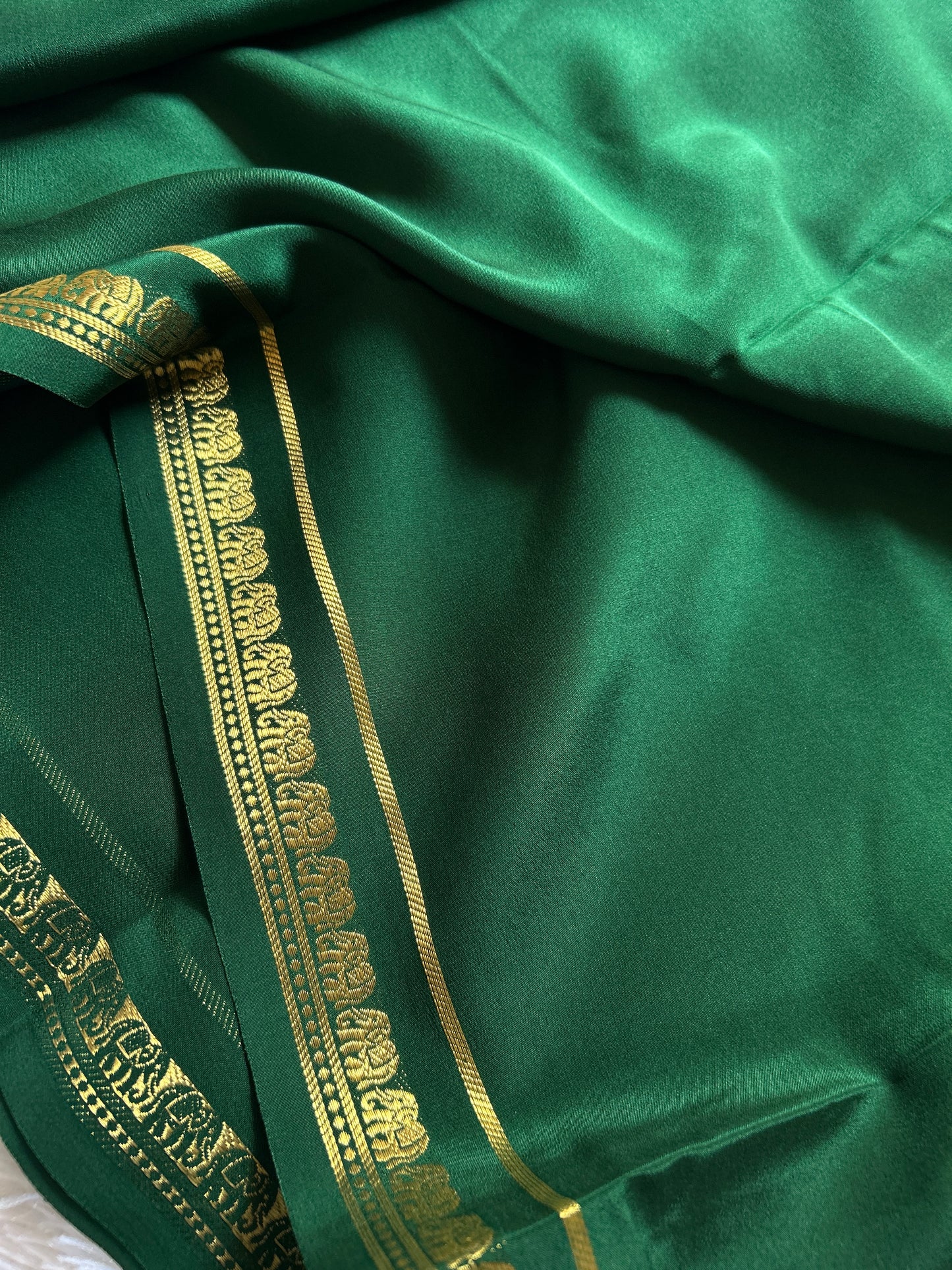 Gowri : Solid Bottle green