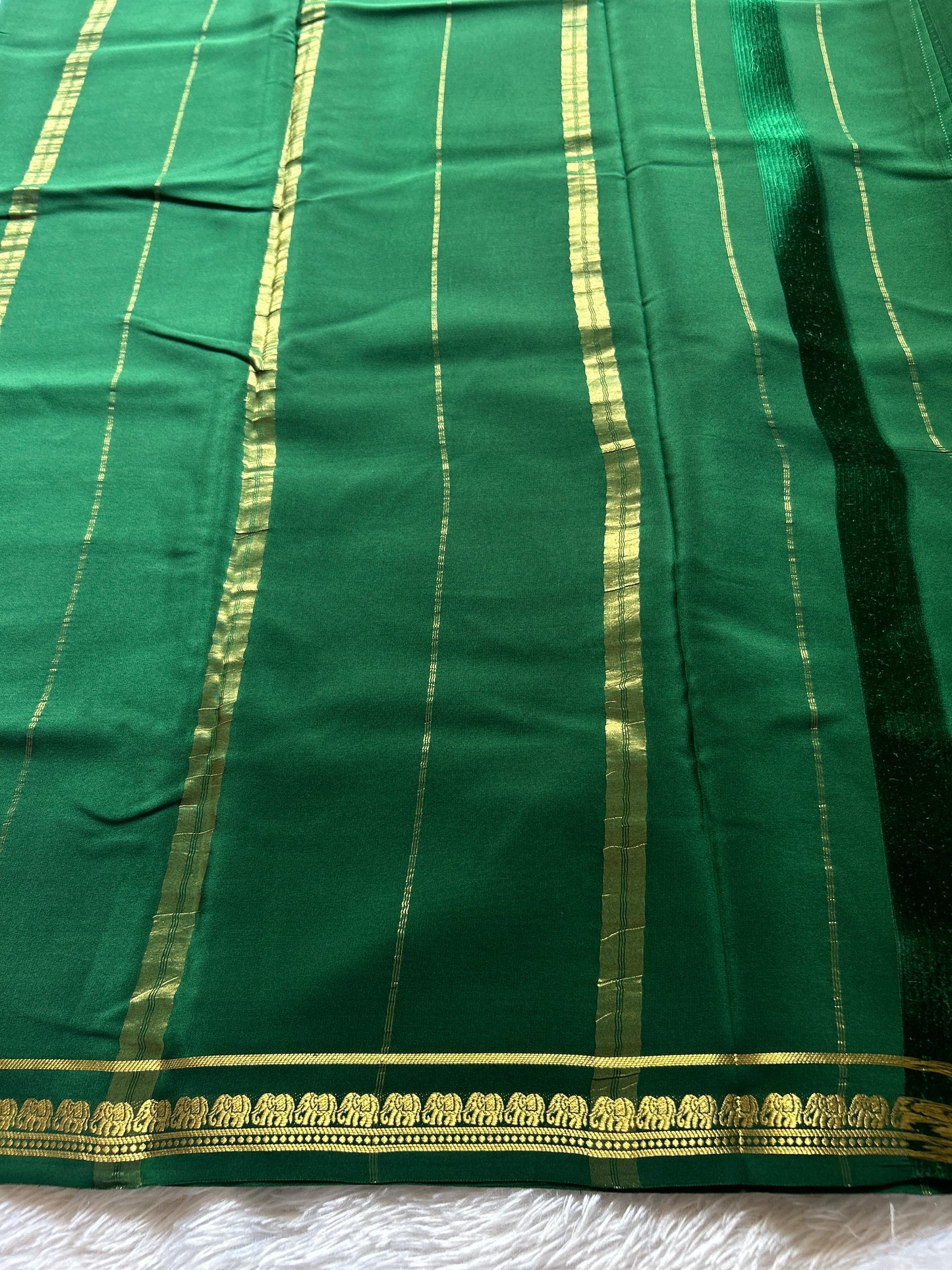 Gowri : Solid Bottle green