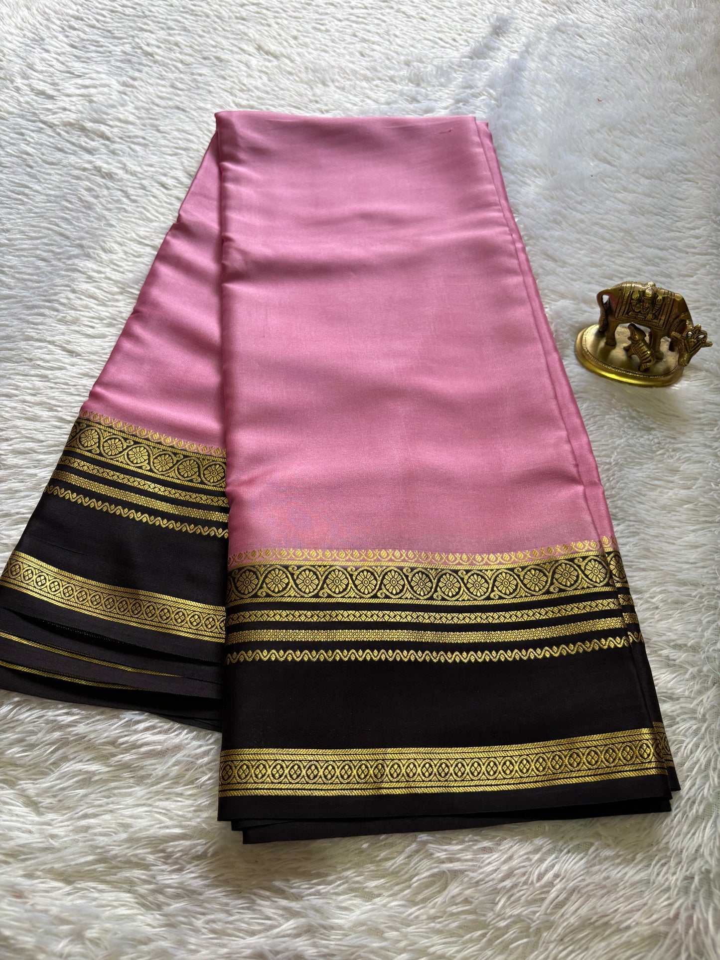 Daamini (2D) : Light pink-black