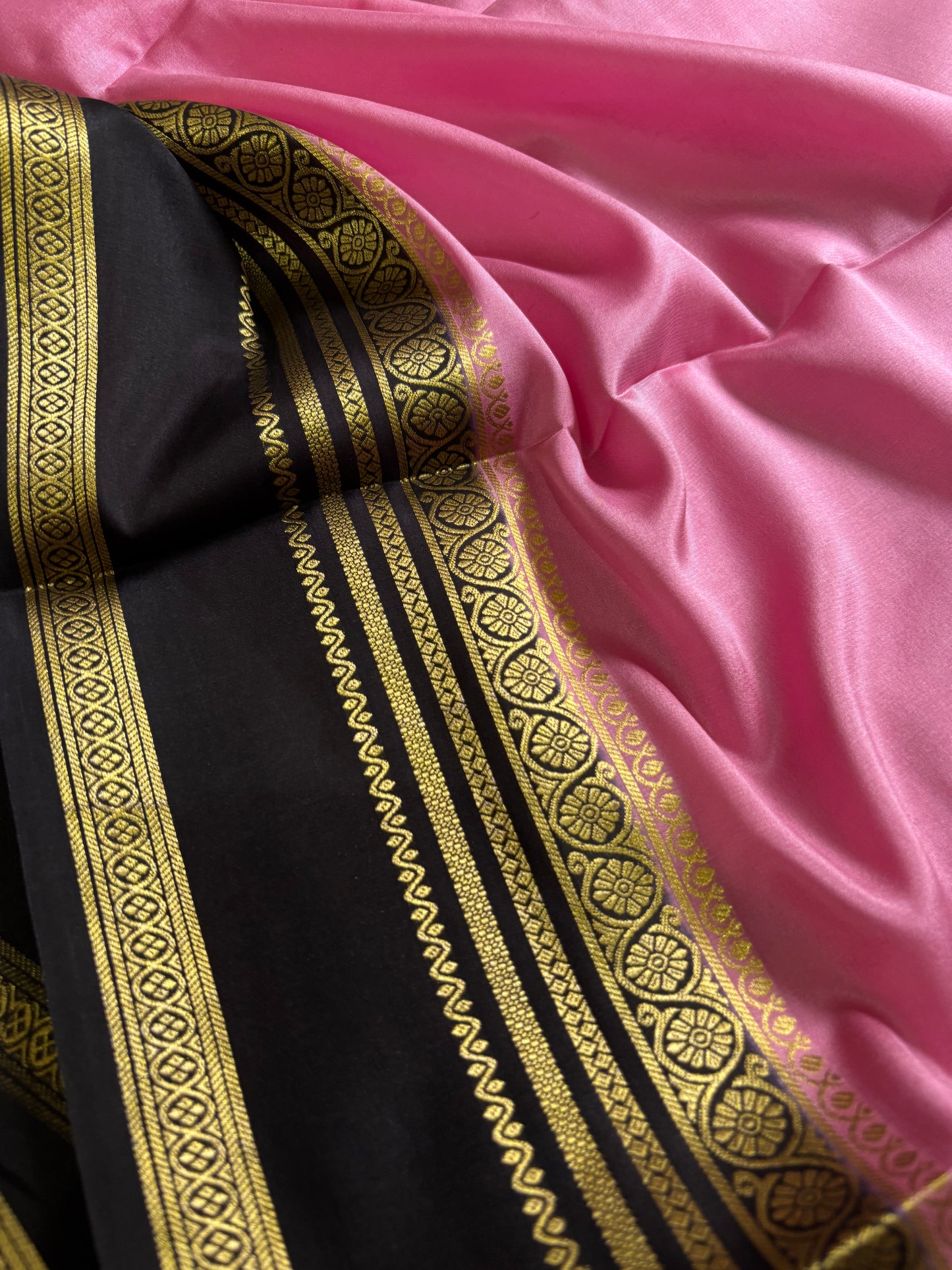Daamini (2D) : Light pink-black