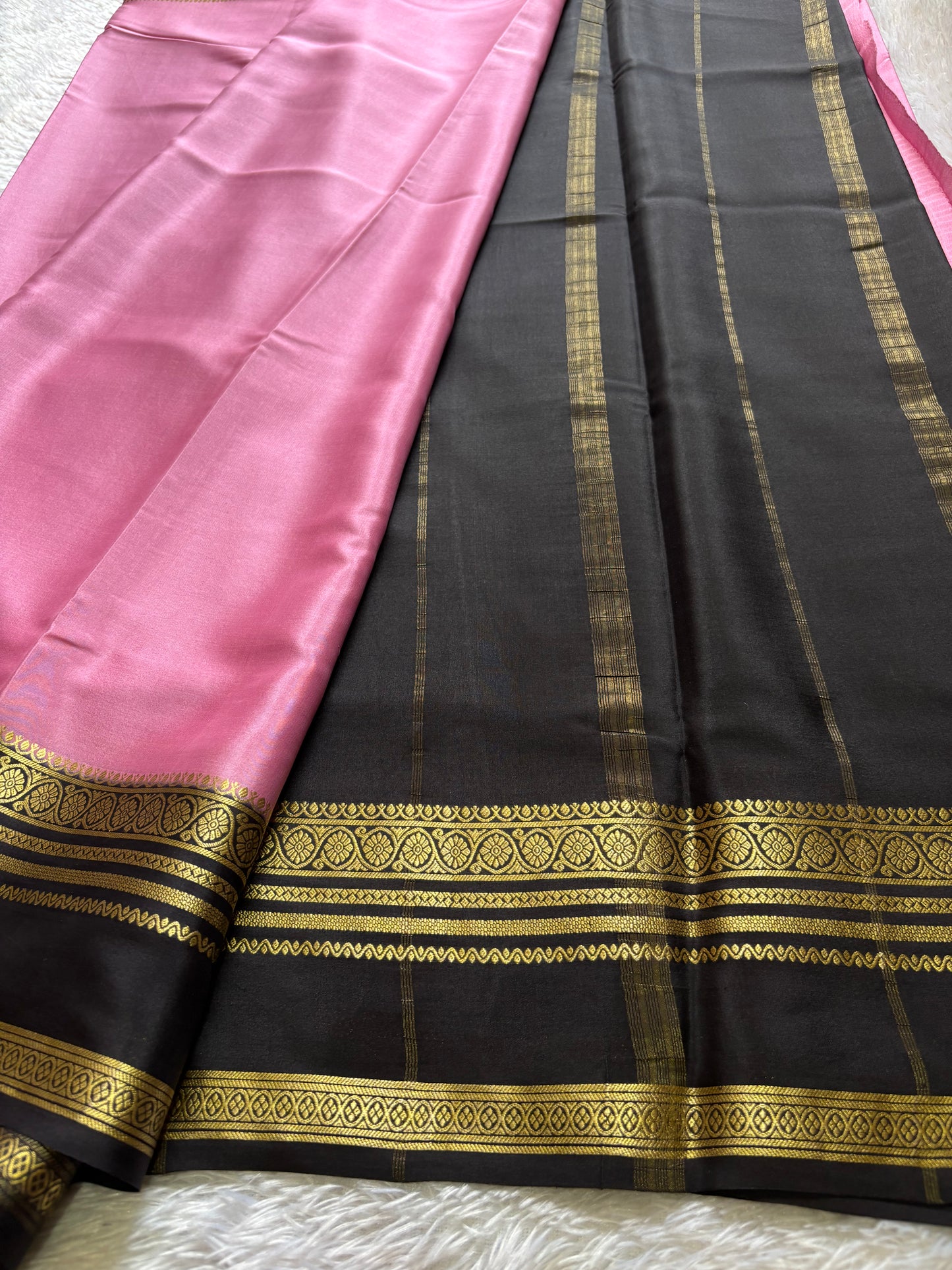Daamini (2D) : Light pink-black