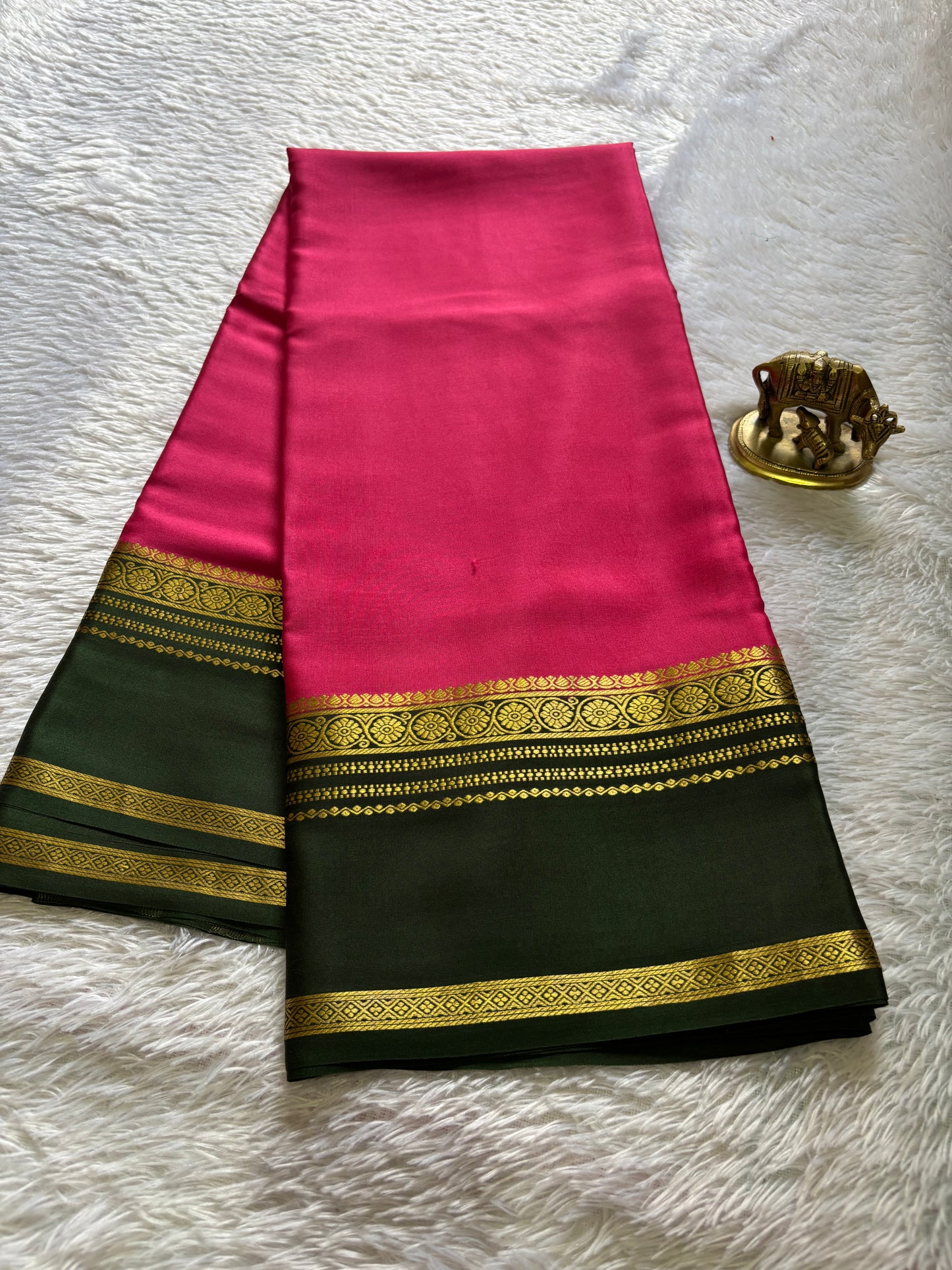 Daamini (2D) : Hot pink-dark green