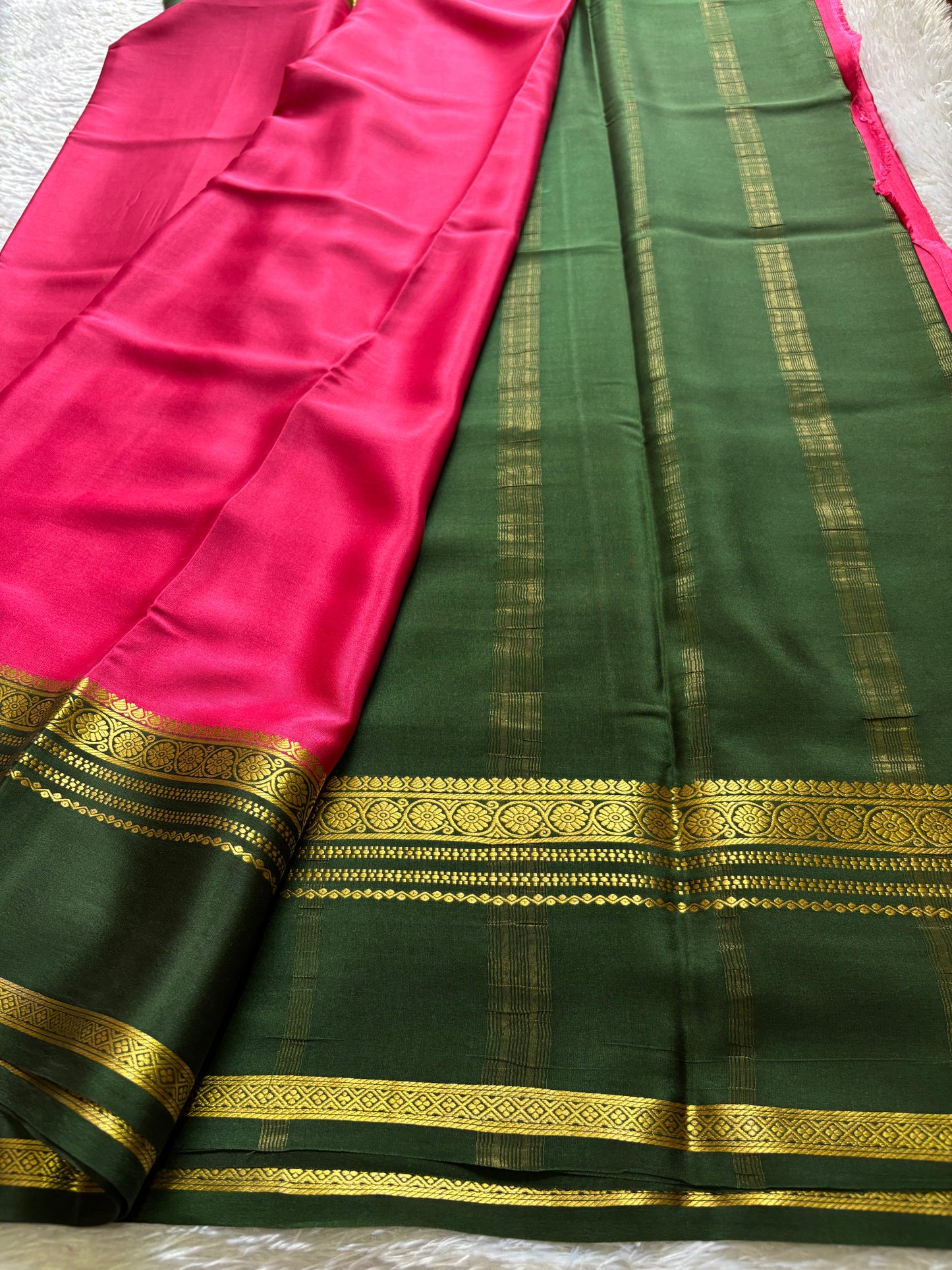 Daamini (2D) : Hot pink-dark green