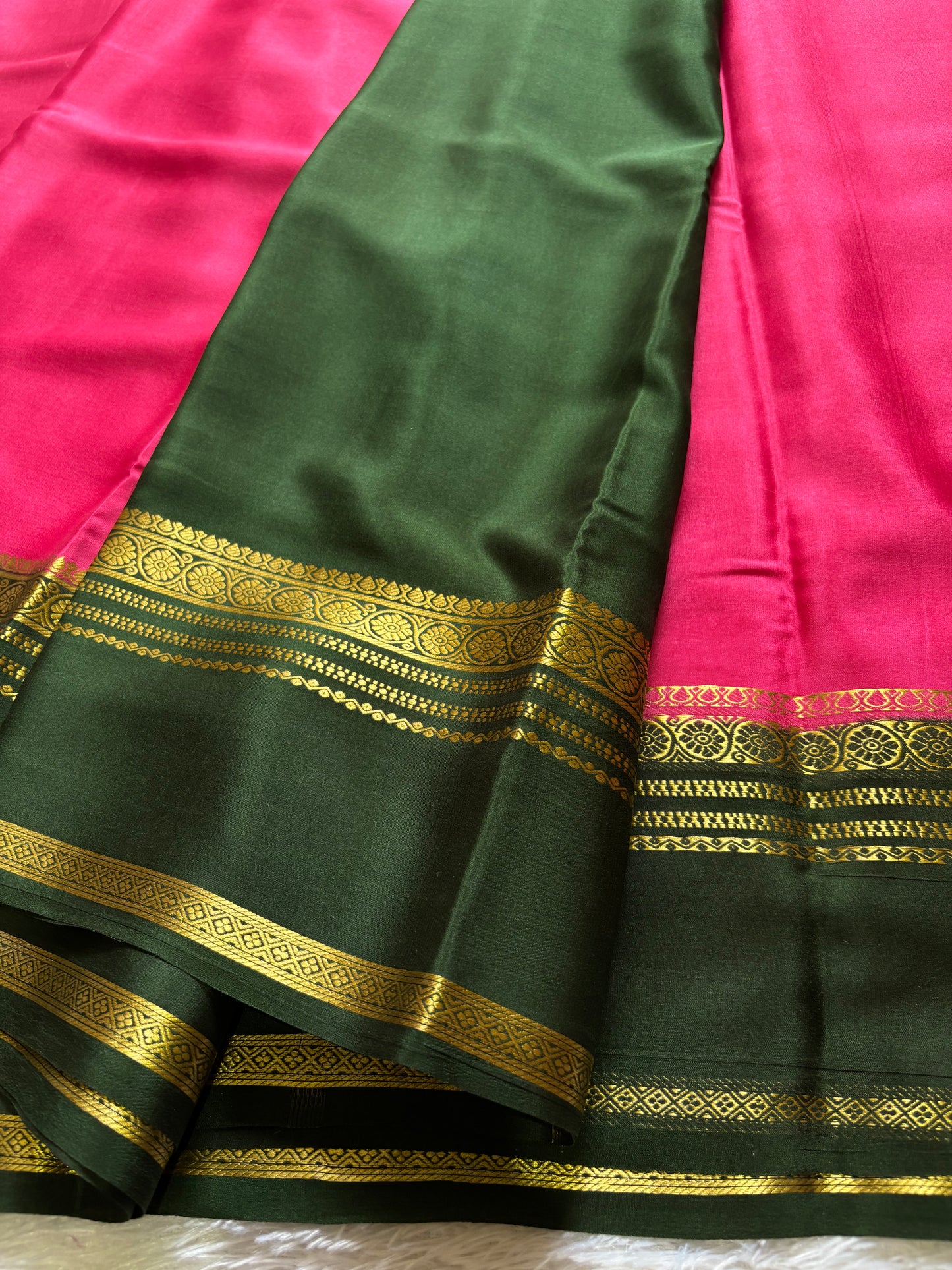 Daamini (2D) : Hot pink-dark green