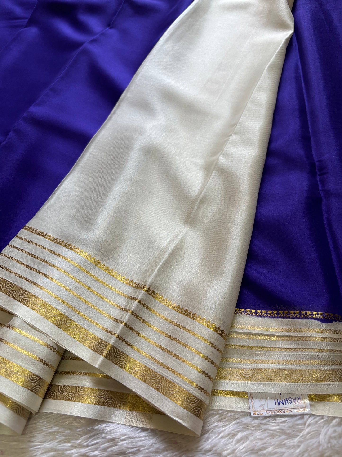 Rashmi (2D) : Dark blue-off white