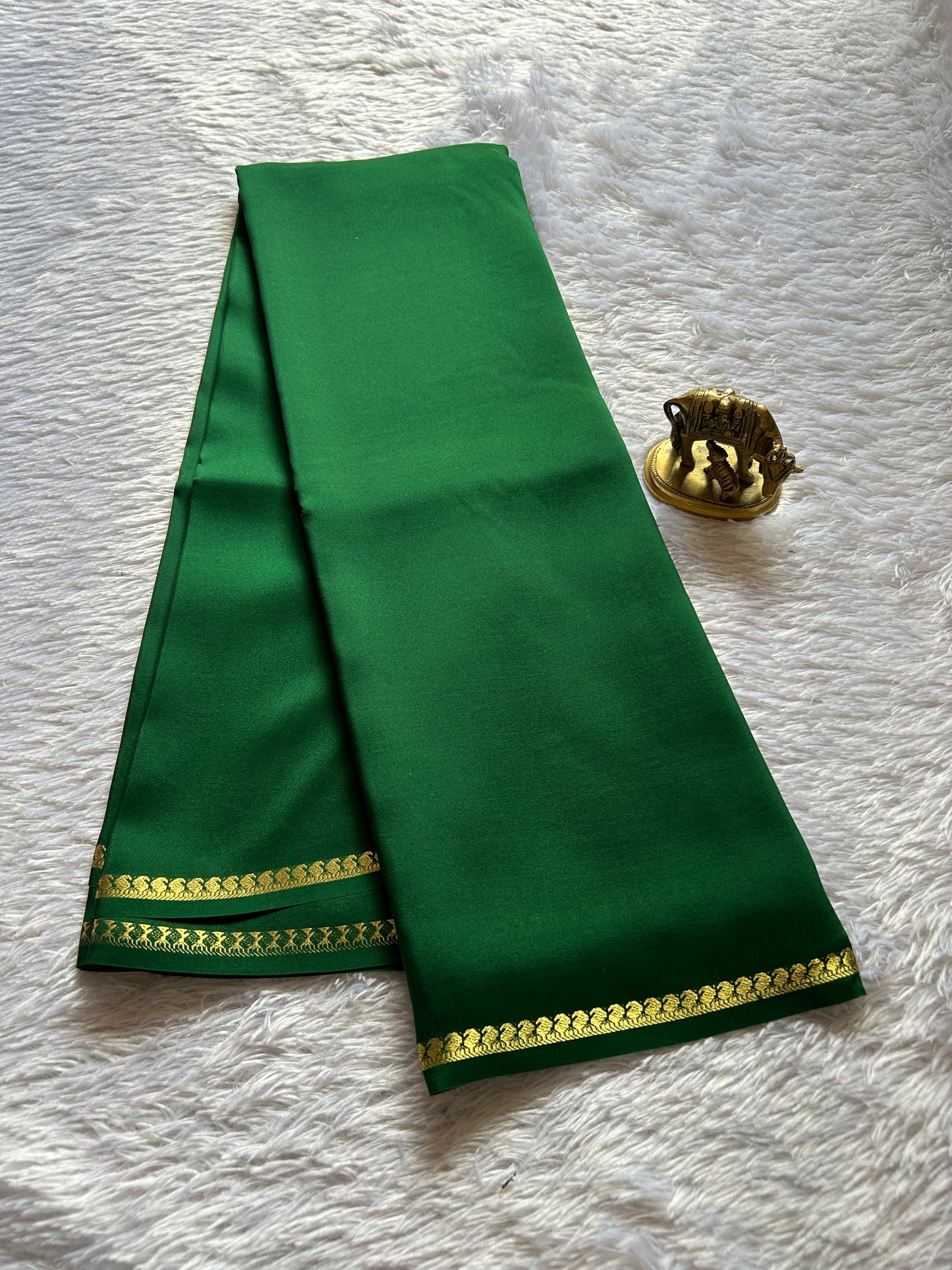 Manikya : Solid Bottle green