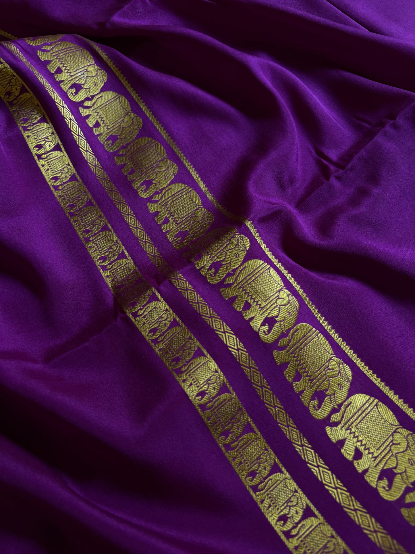 Shantala : Solid Dark magenta