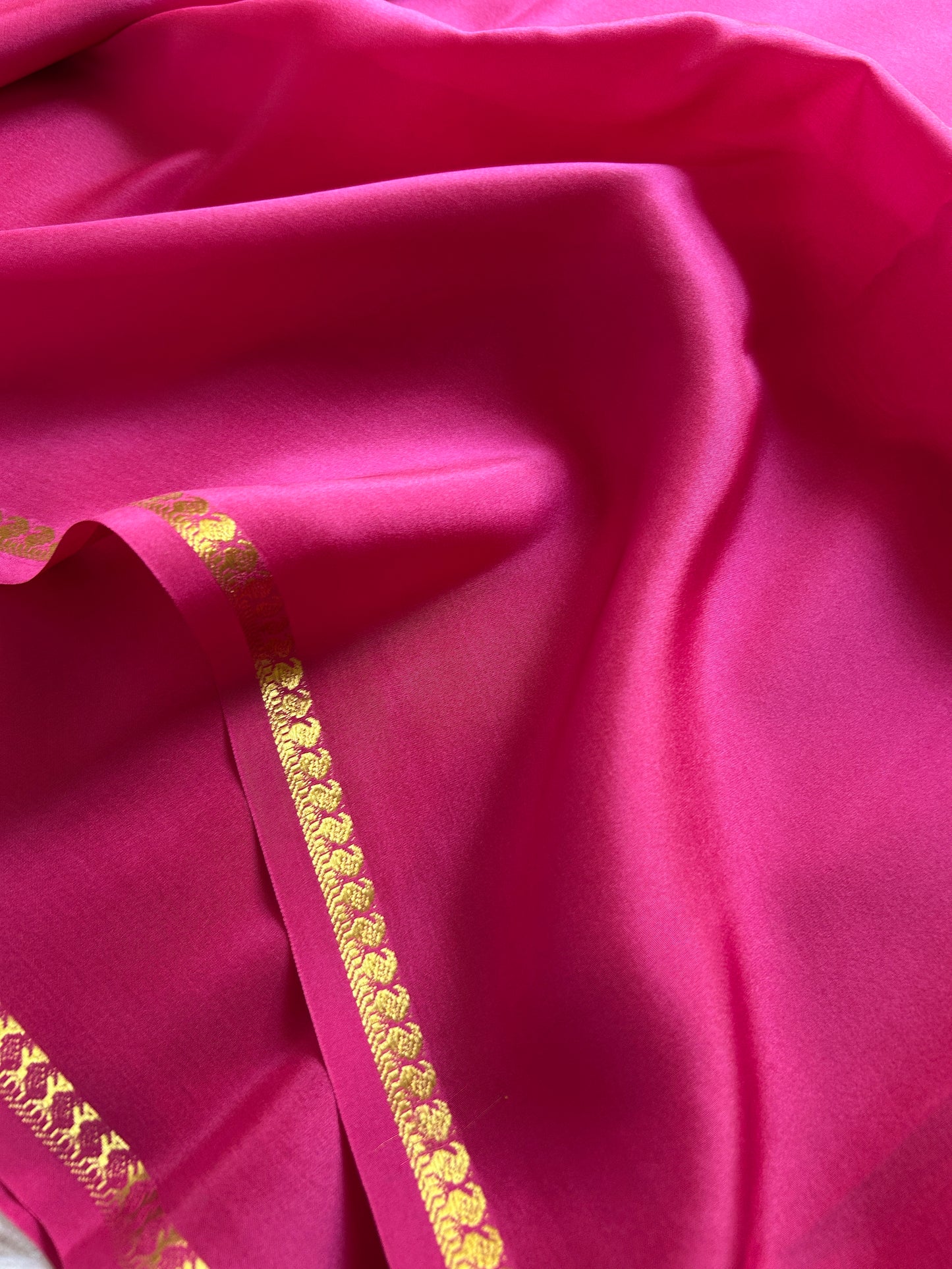 Manikya : Solid Hot pink