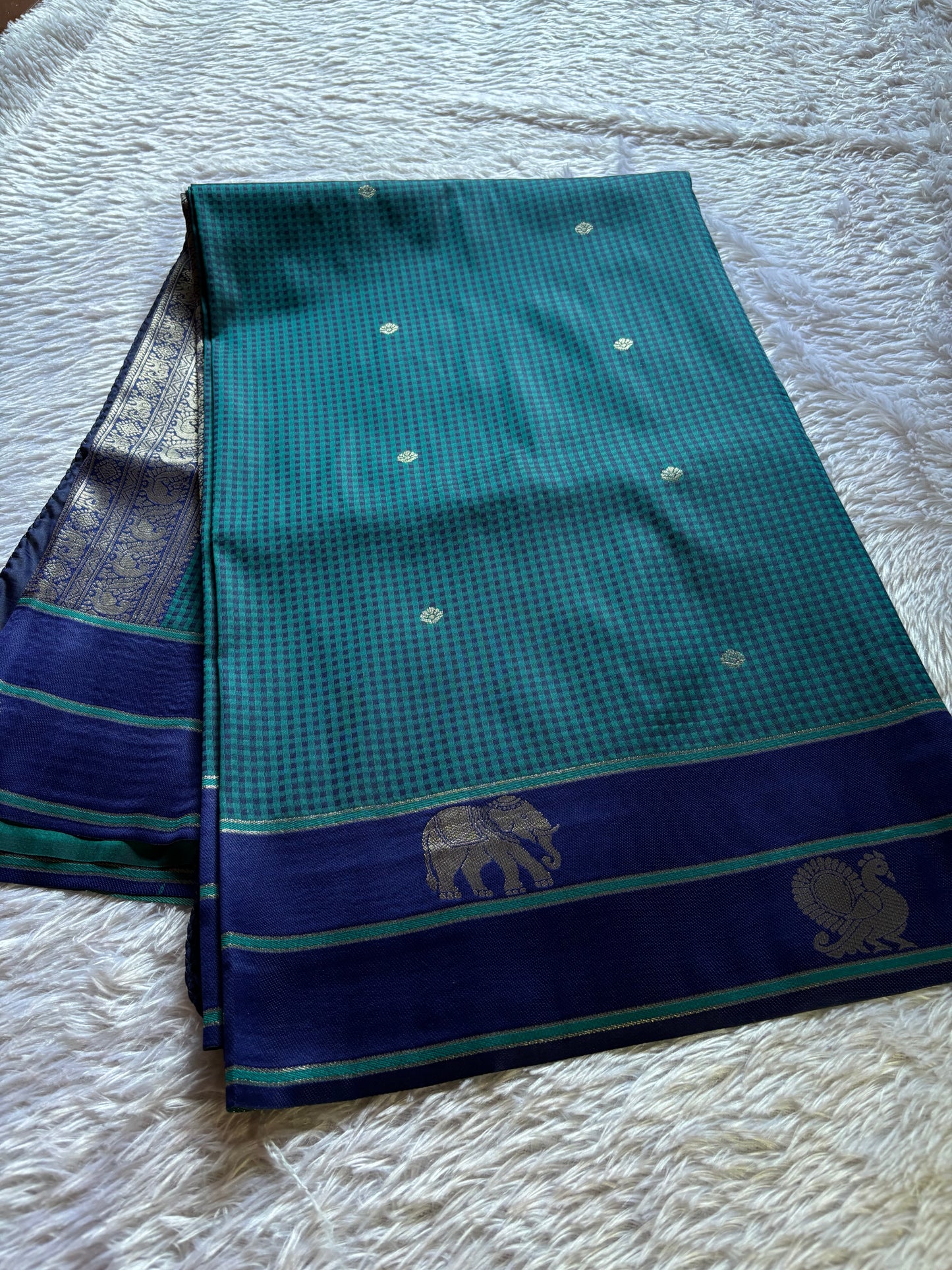 NYD136 (2D) : Peacock blue-royal blue