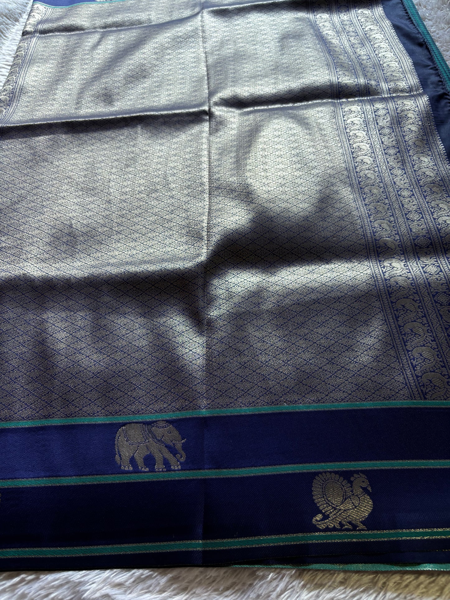 NYD136 (2D) : Peacock blue-royal blue