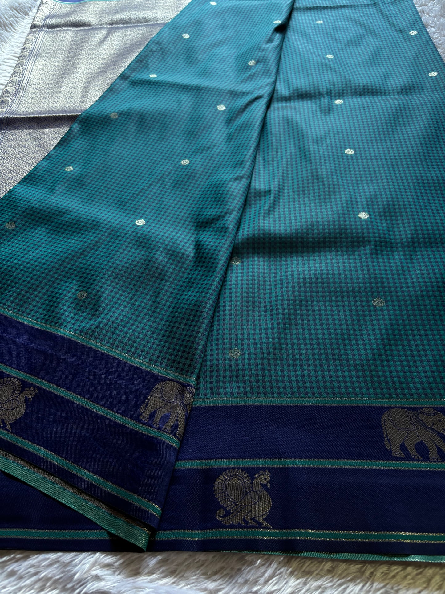 NYD136 (2D) : Peacock blue-royal blue