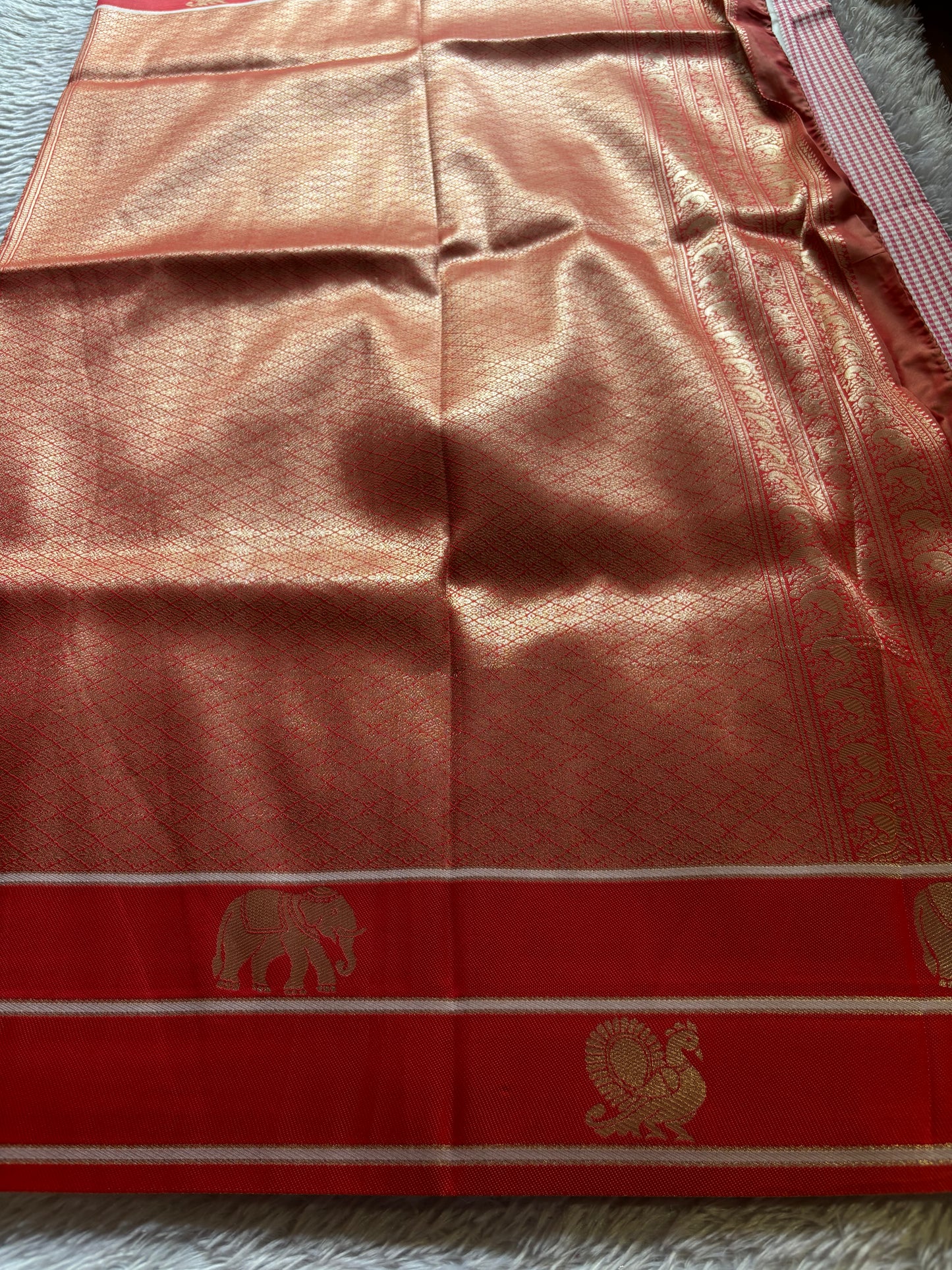 NYD136 (2D) : Red-off white