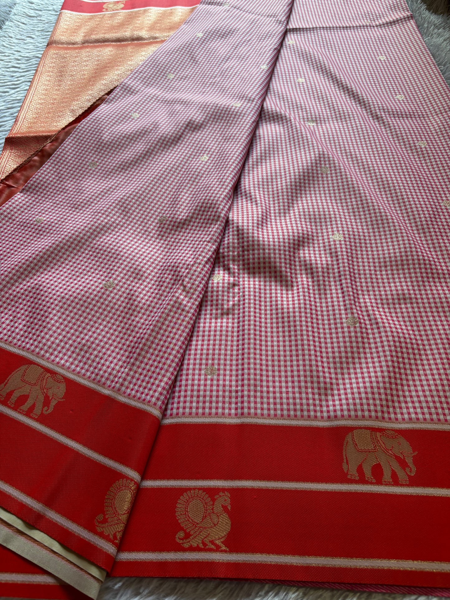 NYD136 (2D) : Red-off white