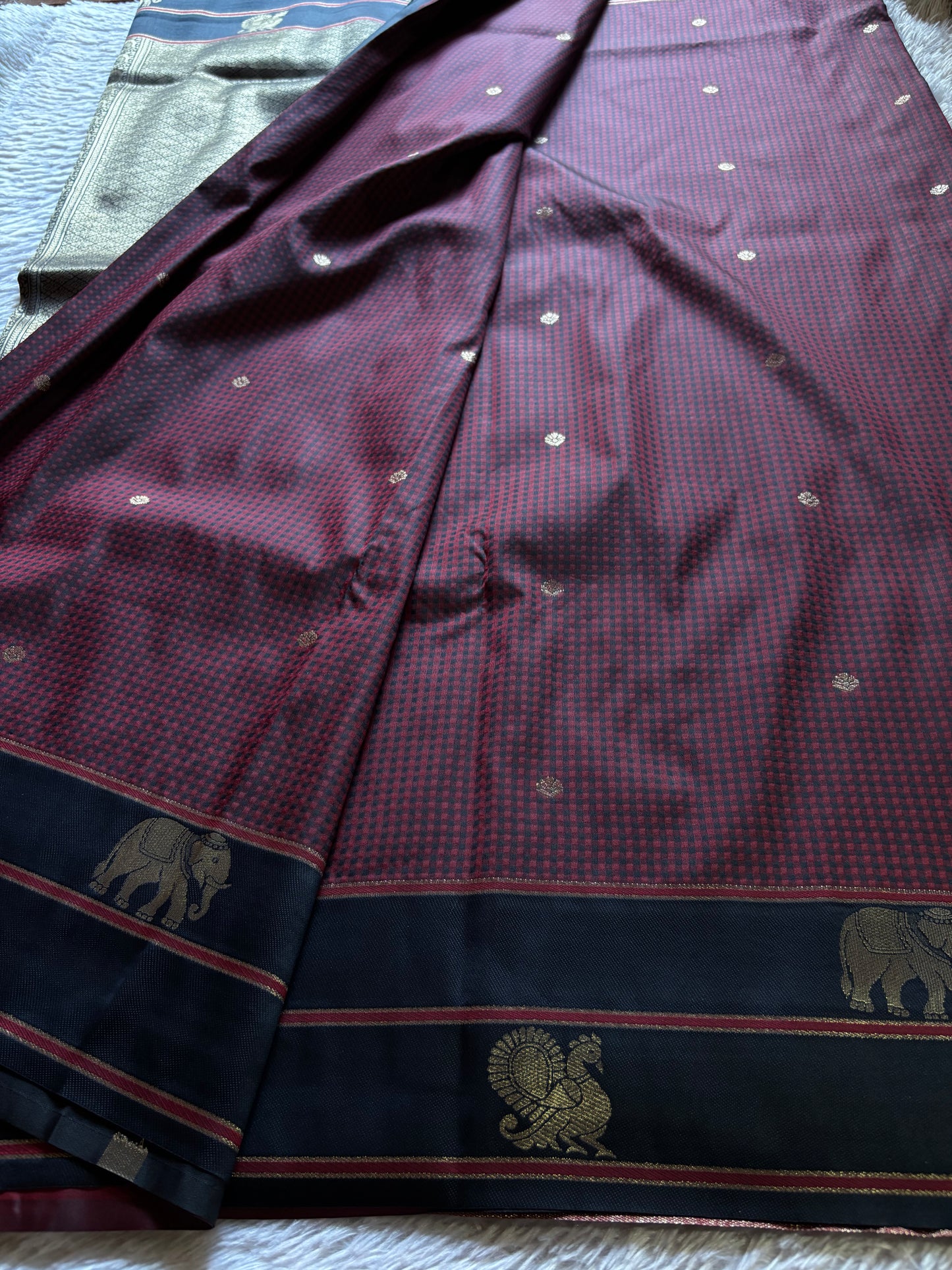 NYD136 (2D) : Deep wine-black