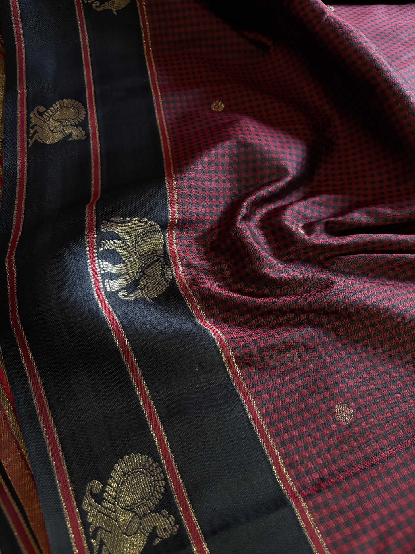 NYD136 (2D) : Deep wine-black