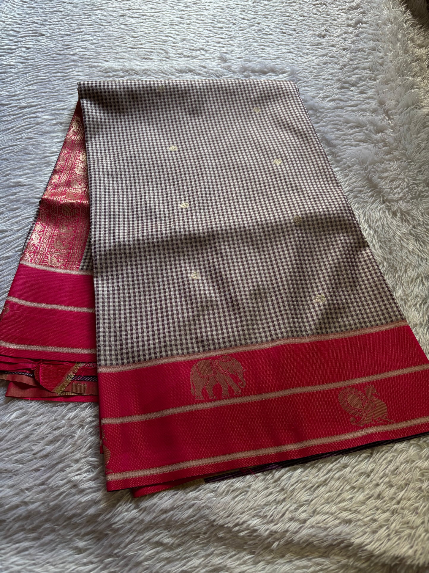 NYD136 (2D) : Grey-rani pink