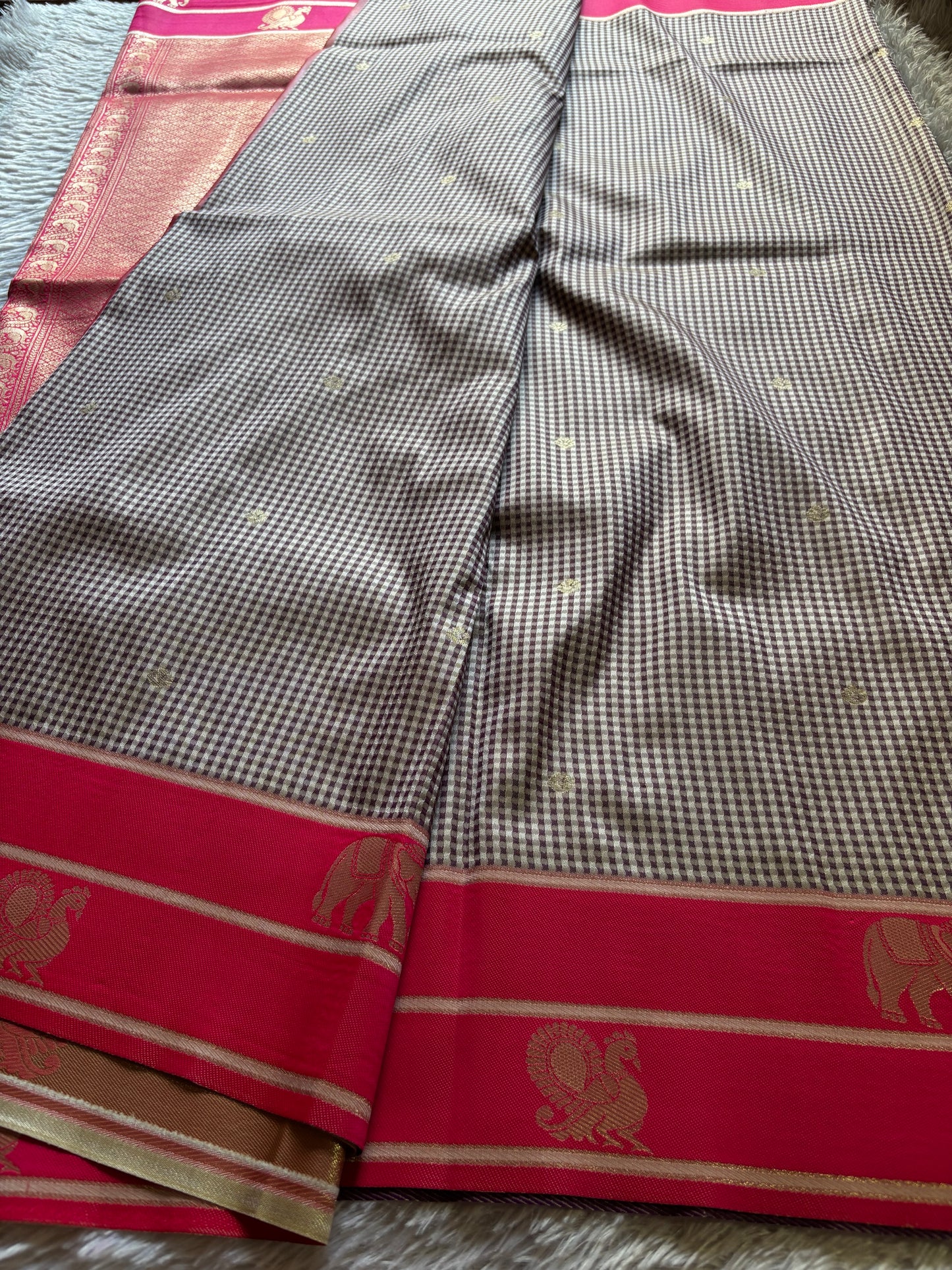 NYD136 (2D) : Grey-rani pink