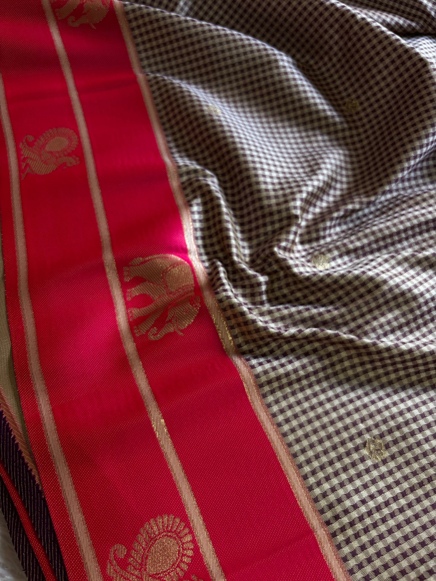 NYD136 (2D) : Grey-rani pink