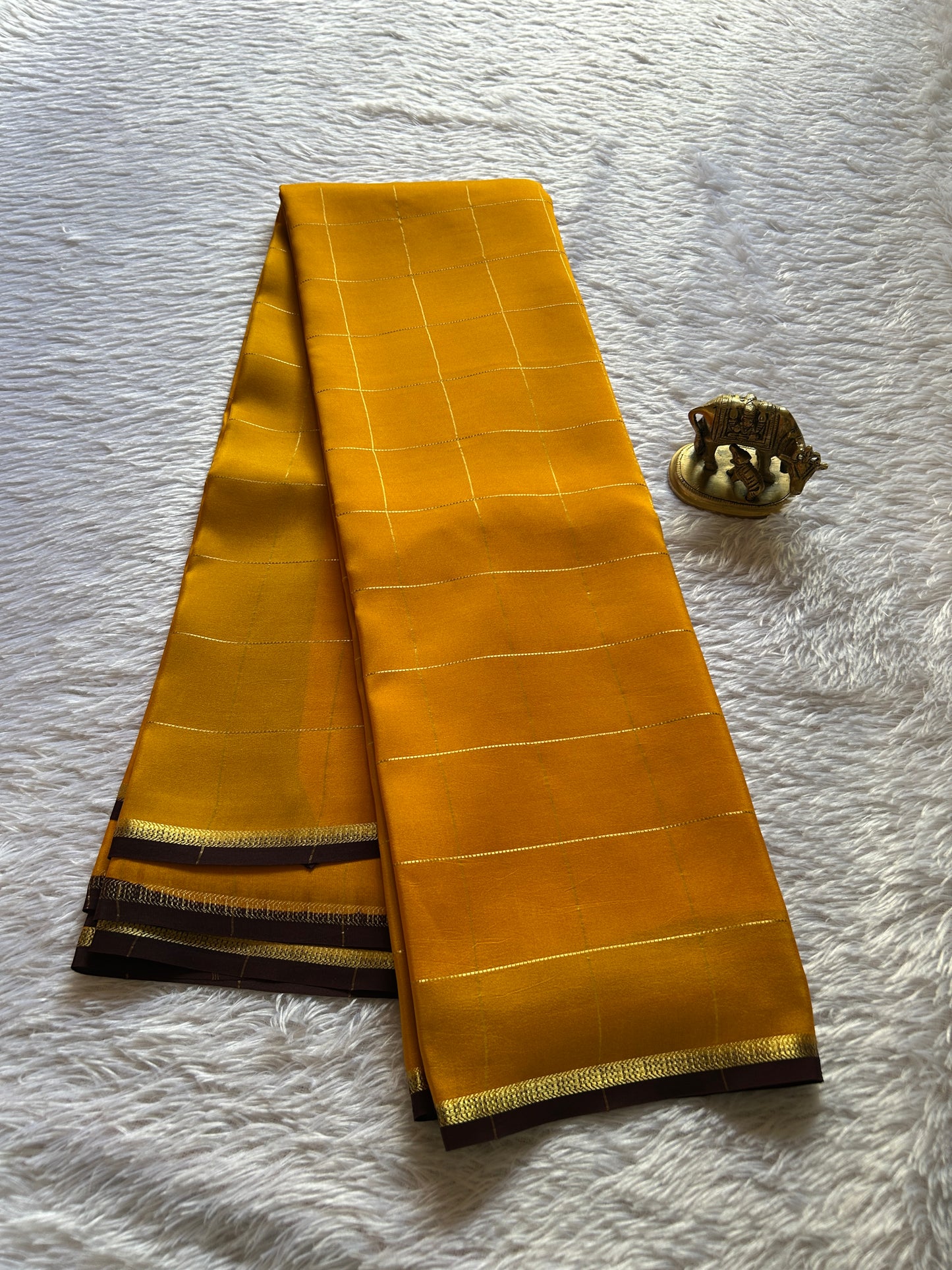 Shankari (2D) : Golden yellow-dark brown
