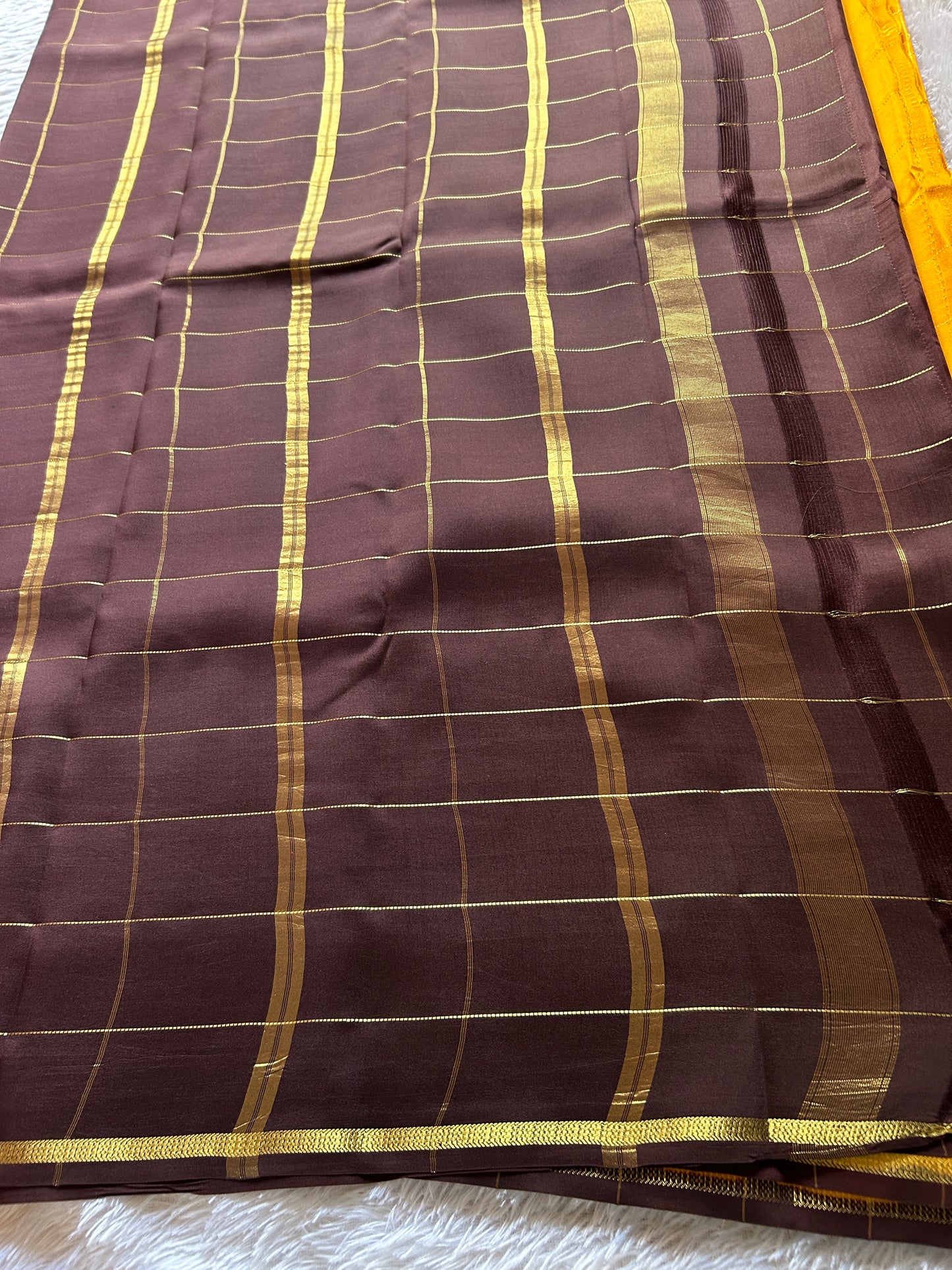 Shankari (2D) : Golden yellow-dark brown