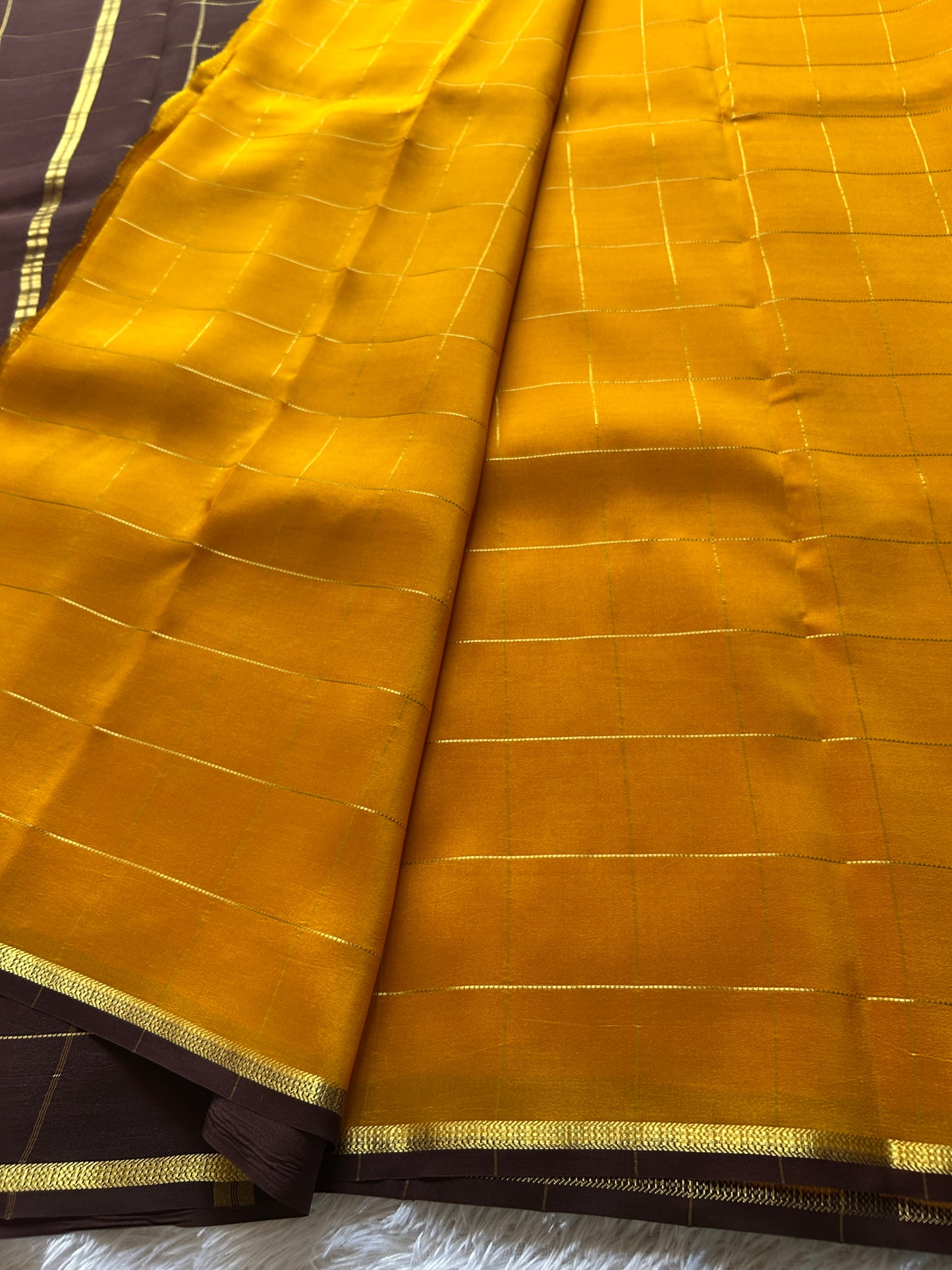 Shankari (2D) : Golden yellow-dark brown