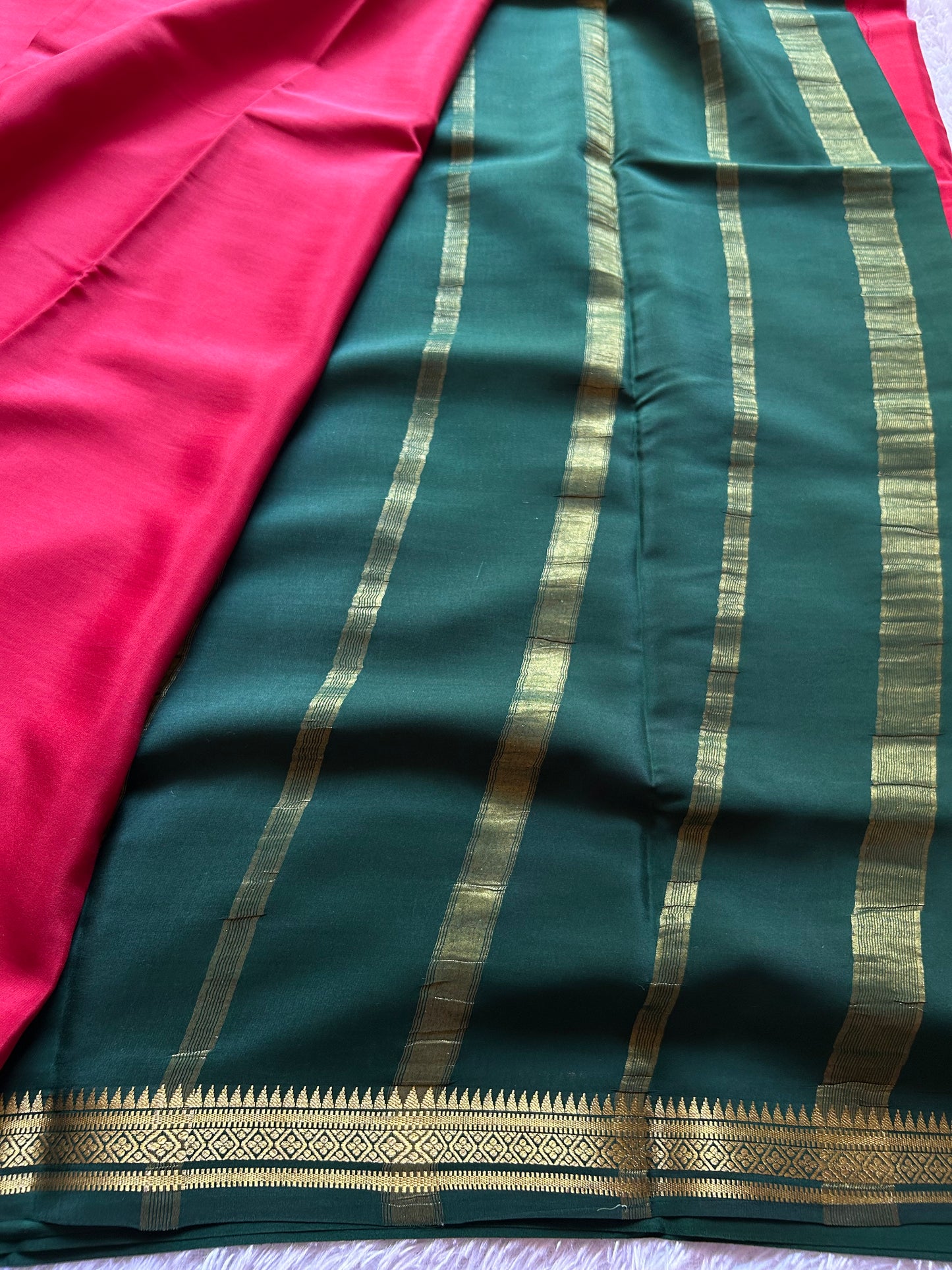 Sharanya (2D) : Hot pink-dark green