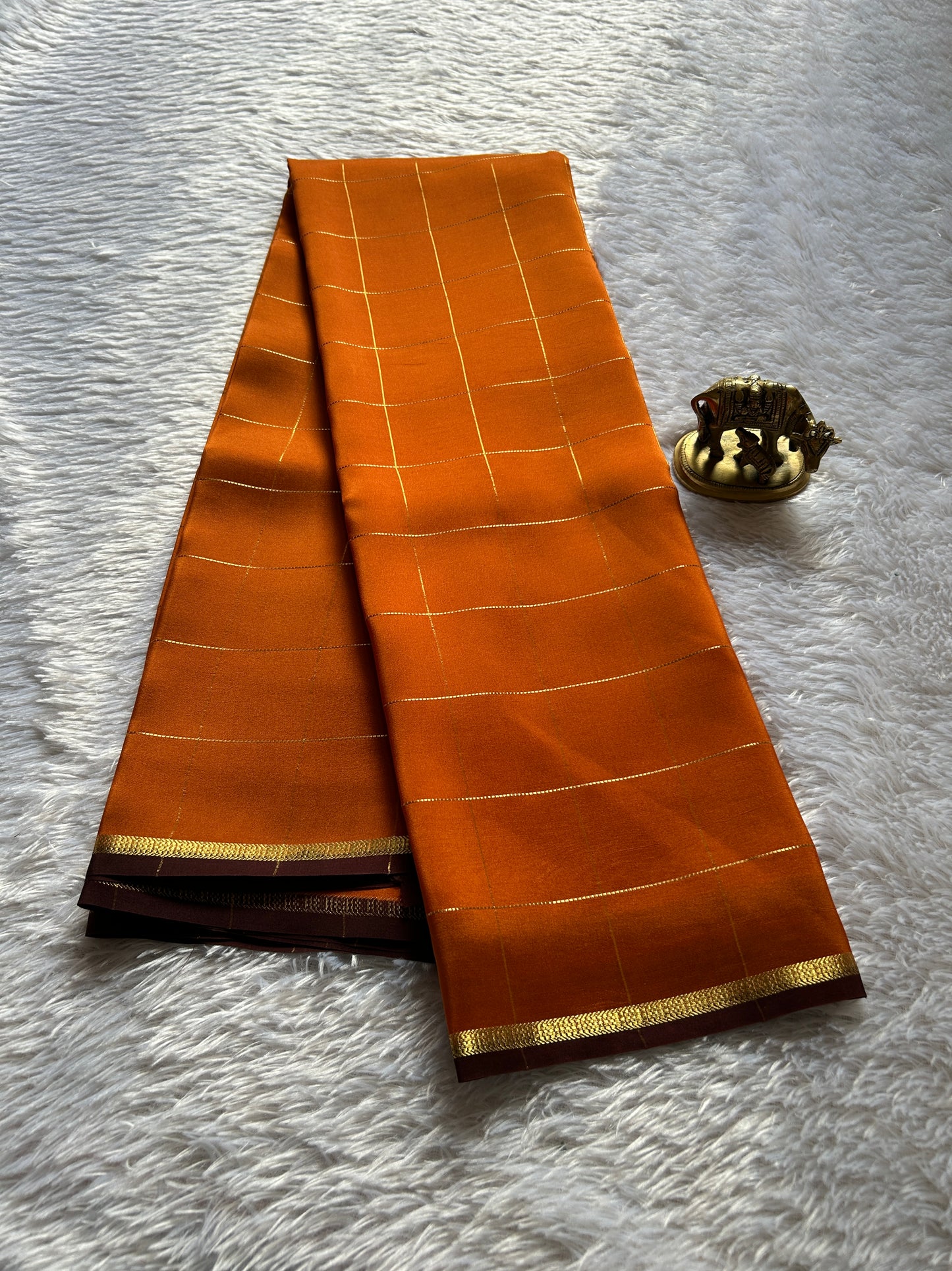 Shankari (2D) : Orange-chocolate brown