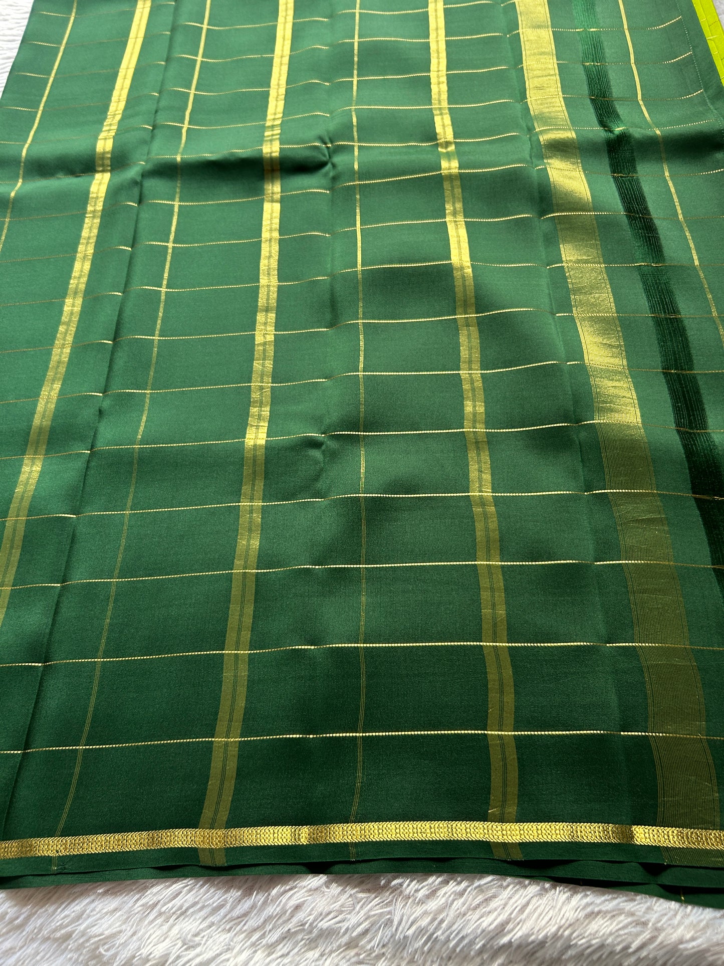 Shankari (2D) : Lime green-bottle green