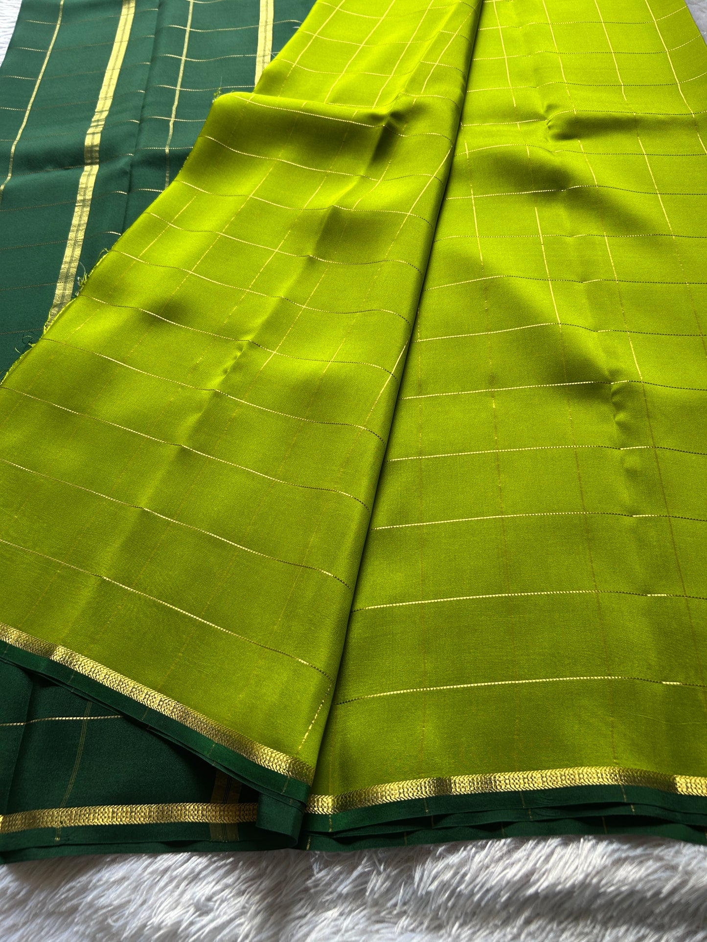 Shankari (2D) : Lime green-bottle green