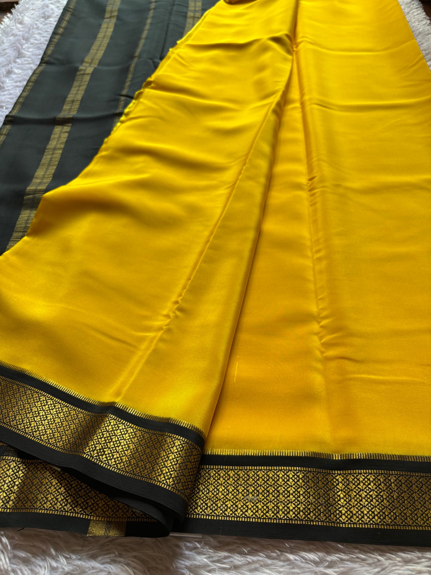 Sampoorna (2D) : Yellow-black