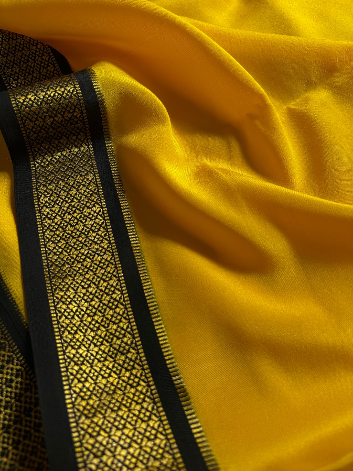 Sampoorna (2D) : Yellow-black