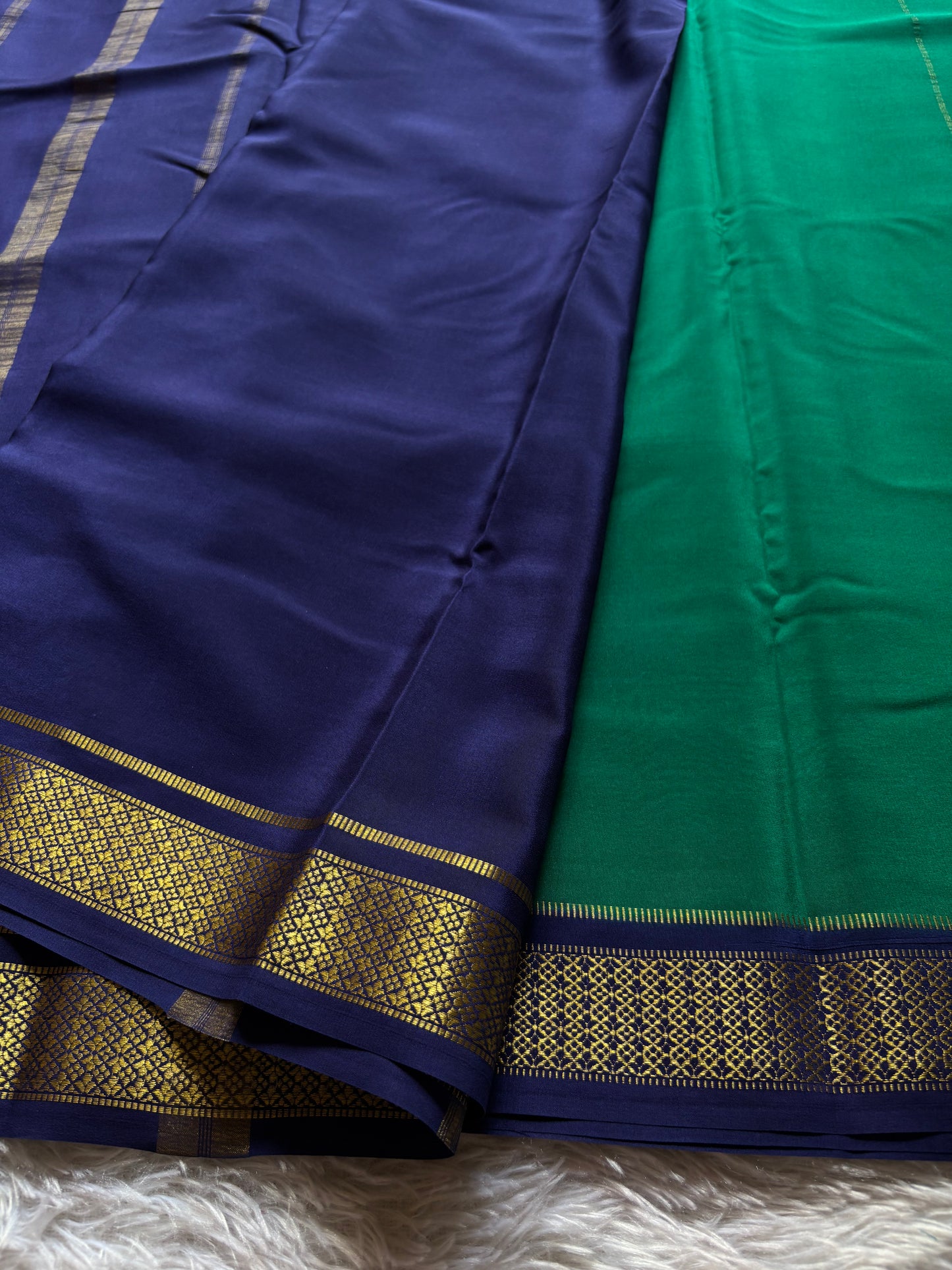 Sampoorna (2D) : Emerald green-navy blue