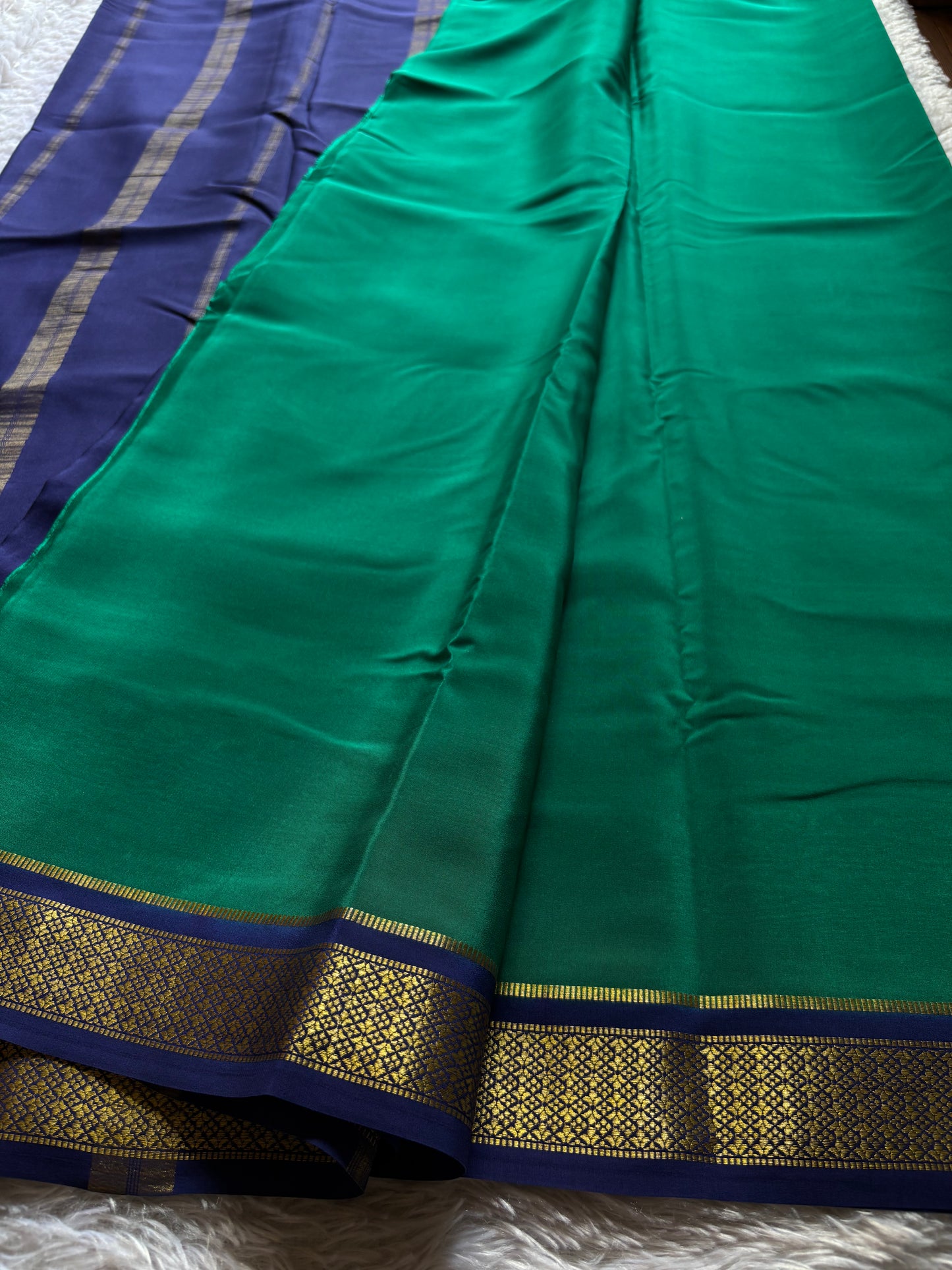 Sampoorna (2D) : Emerald green-navy blue