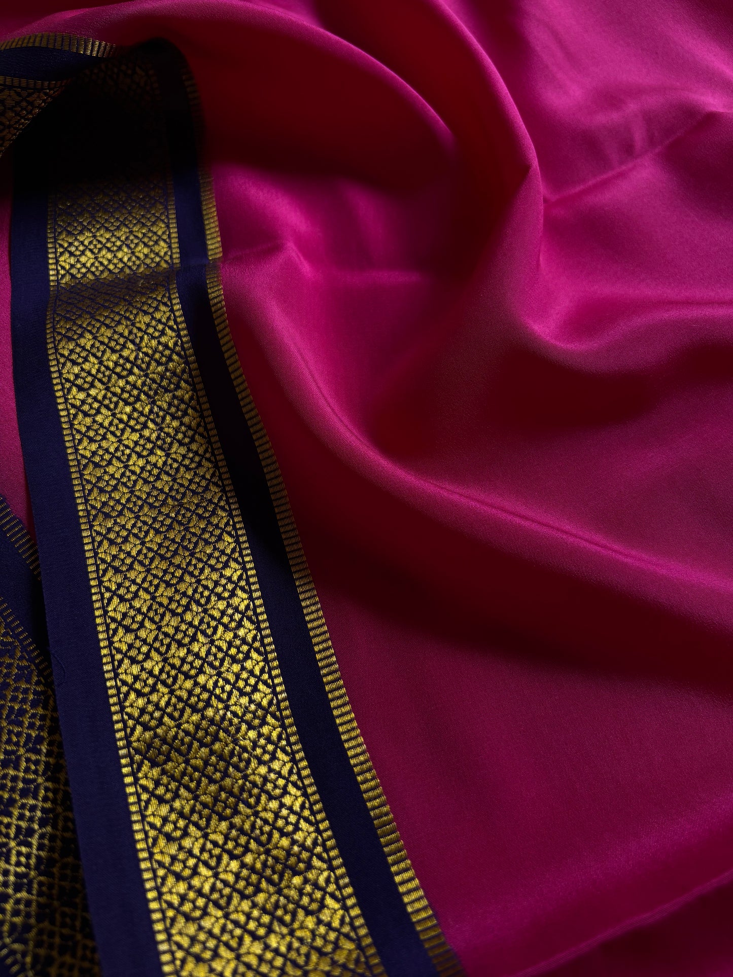 Sampoorna (2D) : Rani pink-dark blue