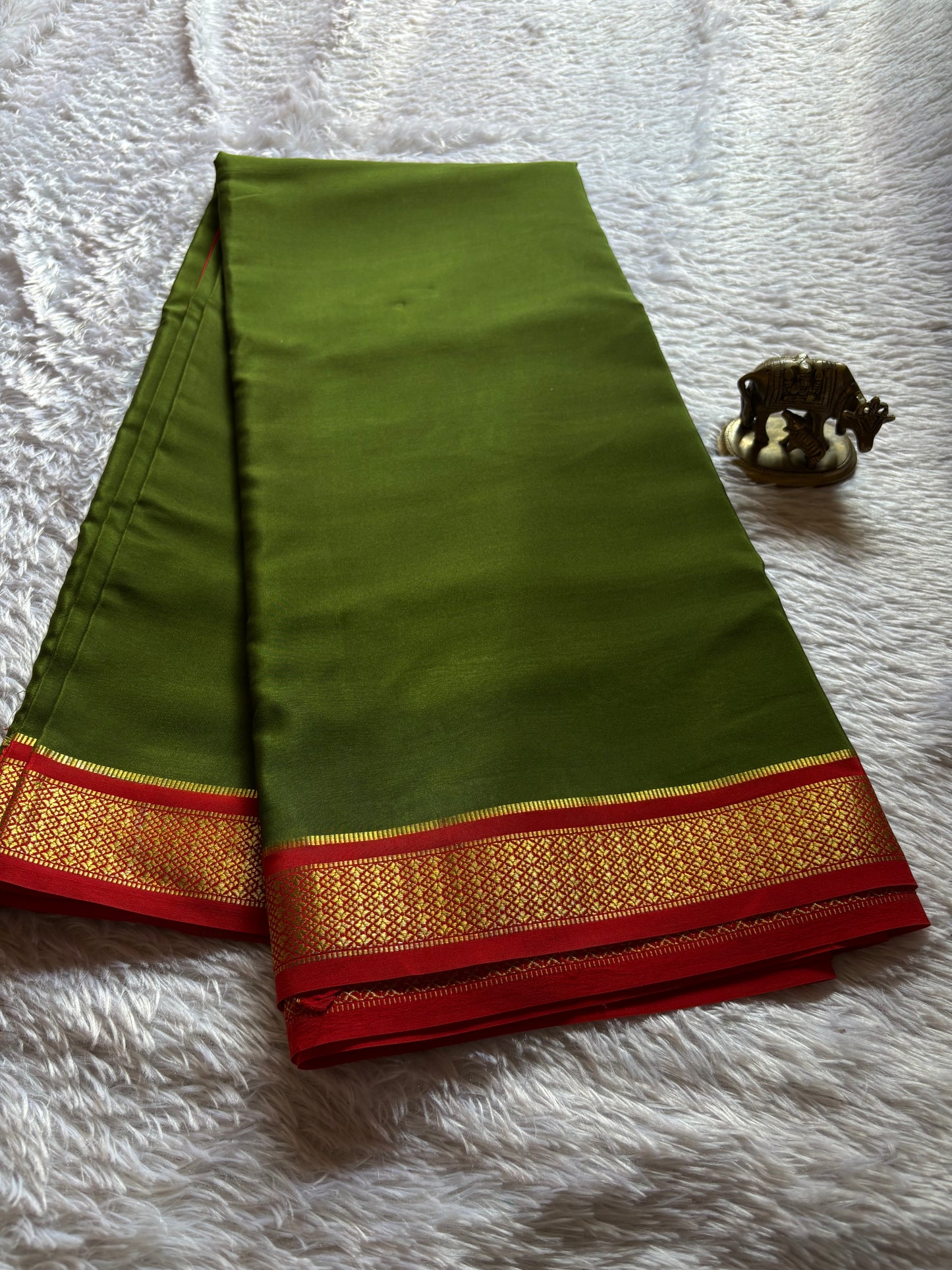 Sampoorna (2D) : Moss green-red