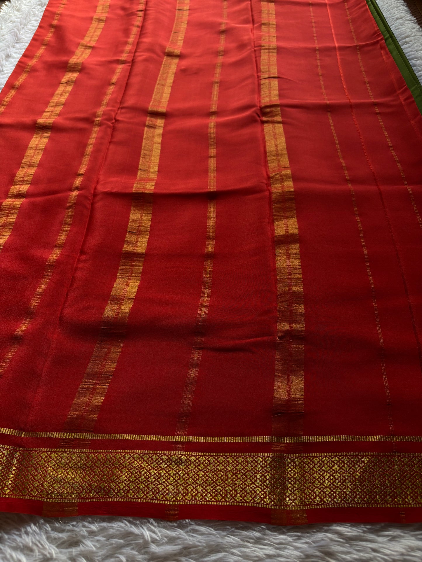 Sampoorna (2D) : Moss green-red