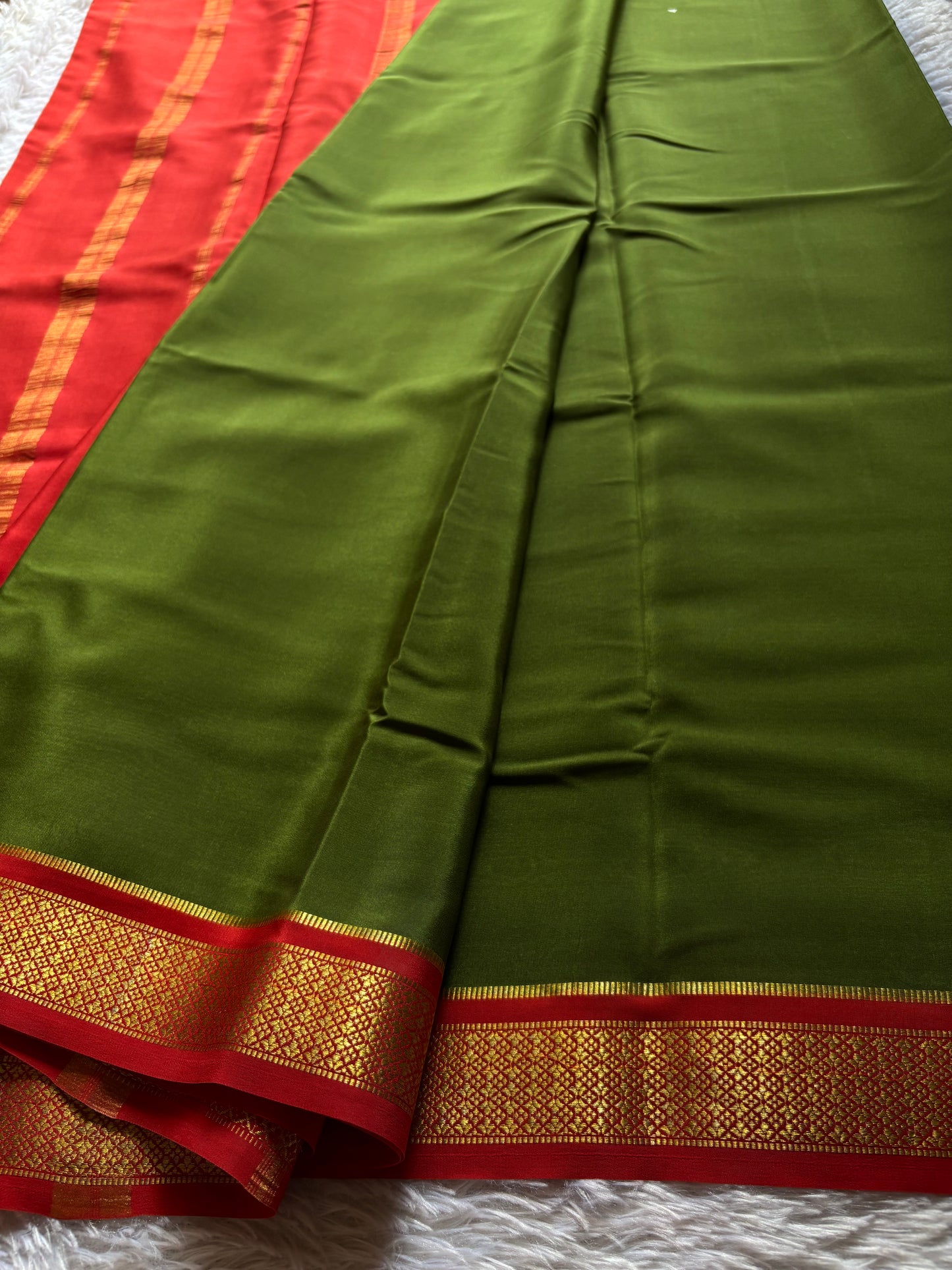Sampoorna (2D) : Moss green-red