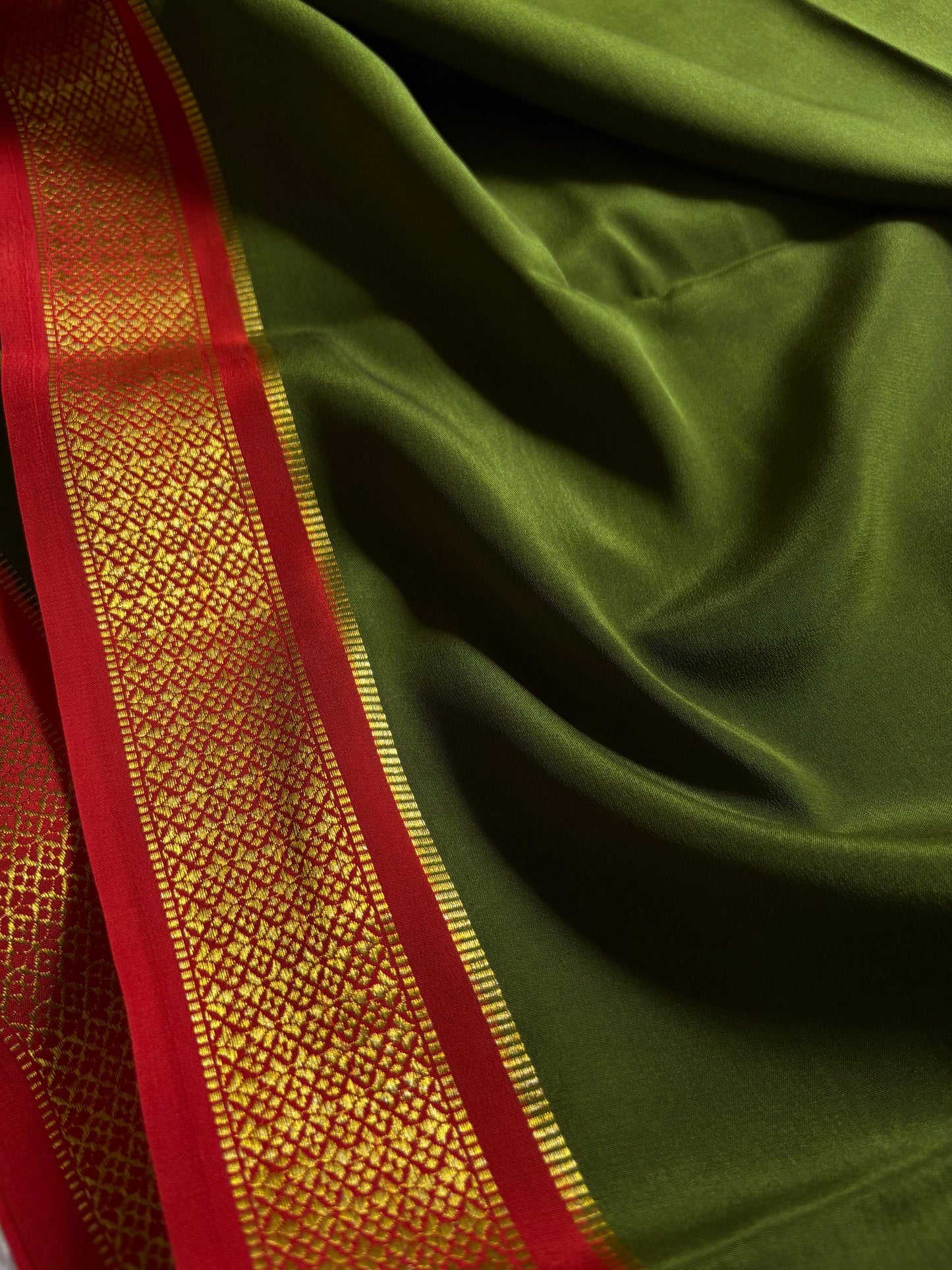 Sampoorna (2D) : Moss green-red