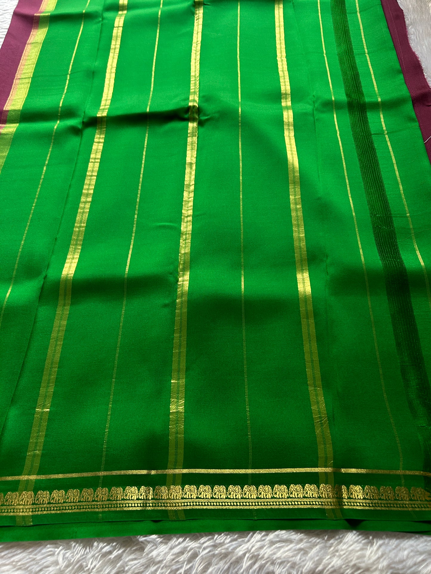 Gowri (2D) : plum-green