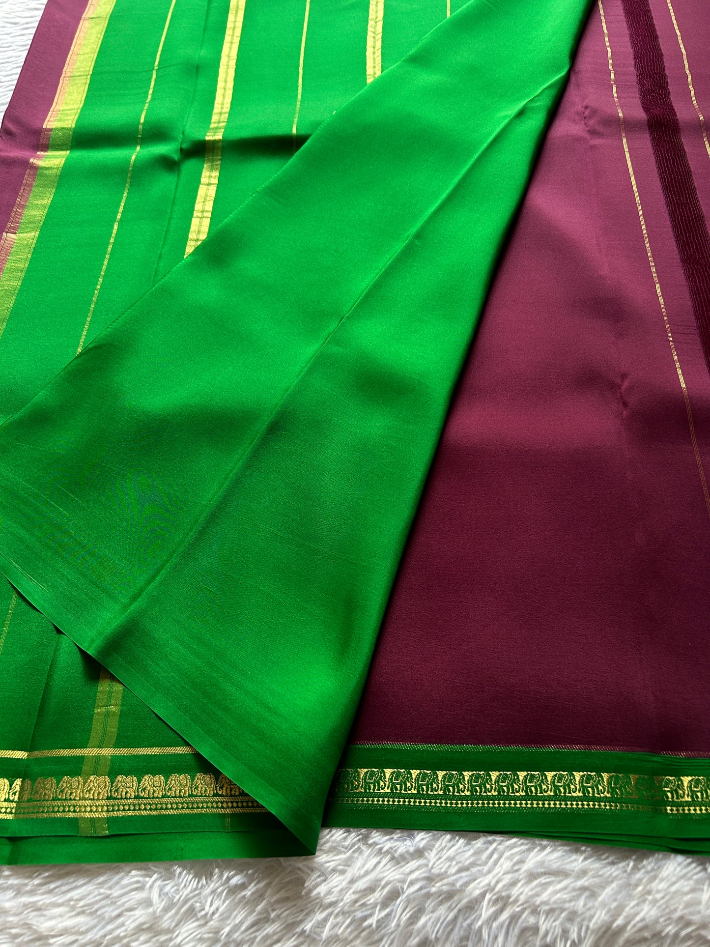 Gowri (2D) : plum-green
