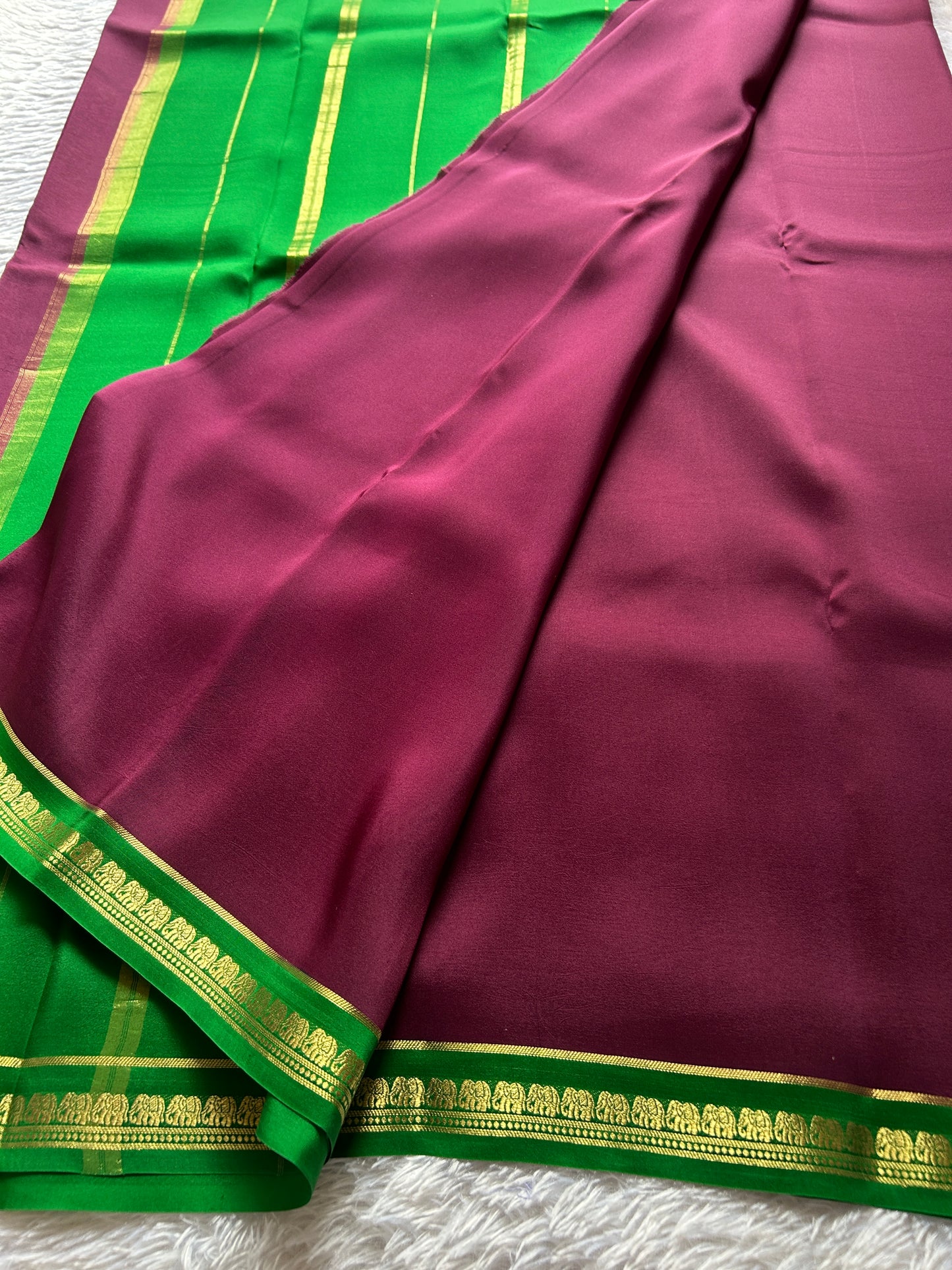 Gowri (2D) : plum-green