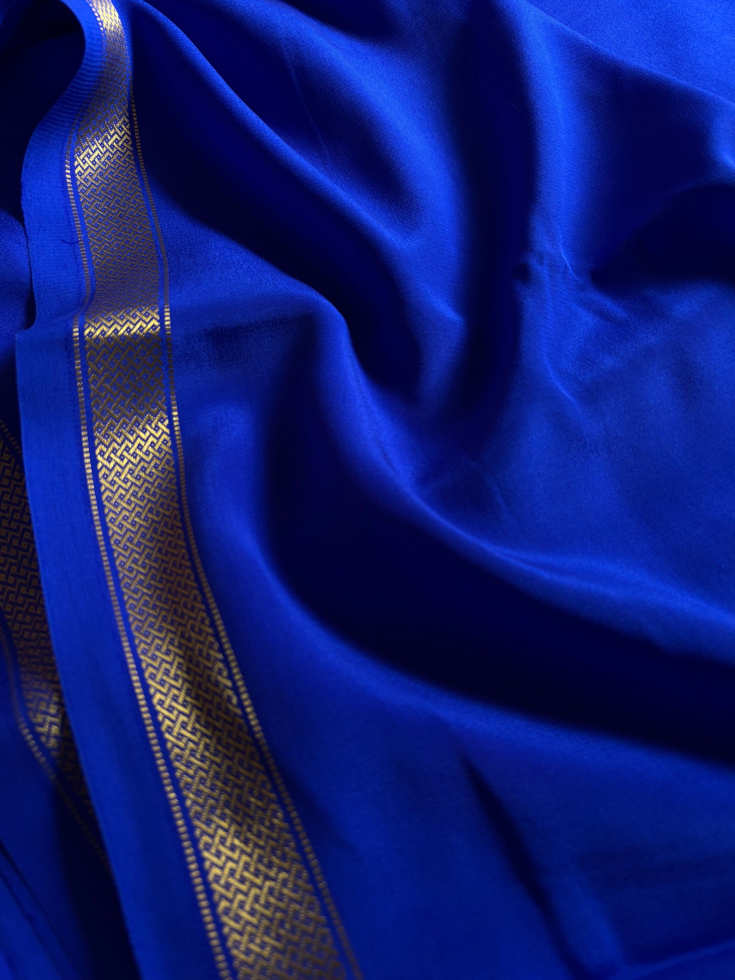 Nivedha : Solid Royal blue