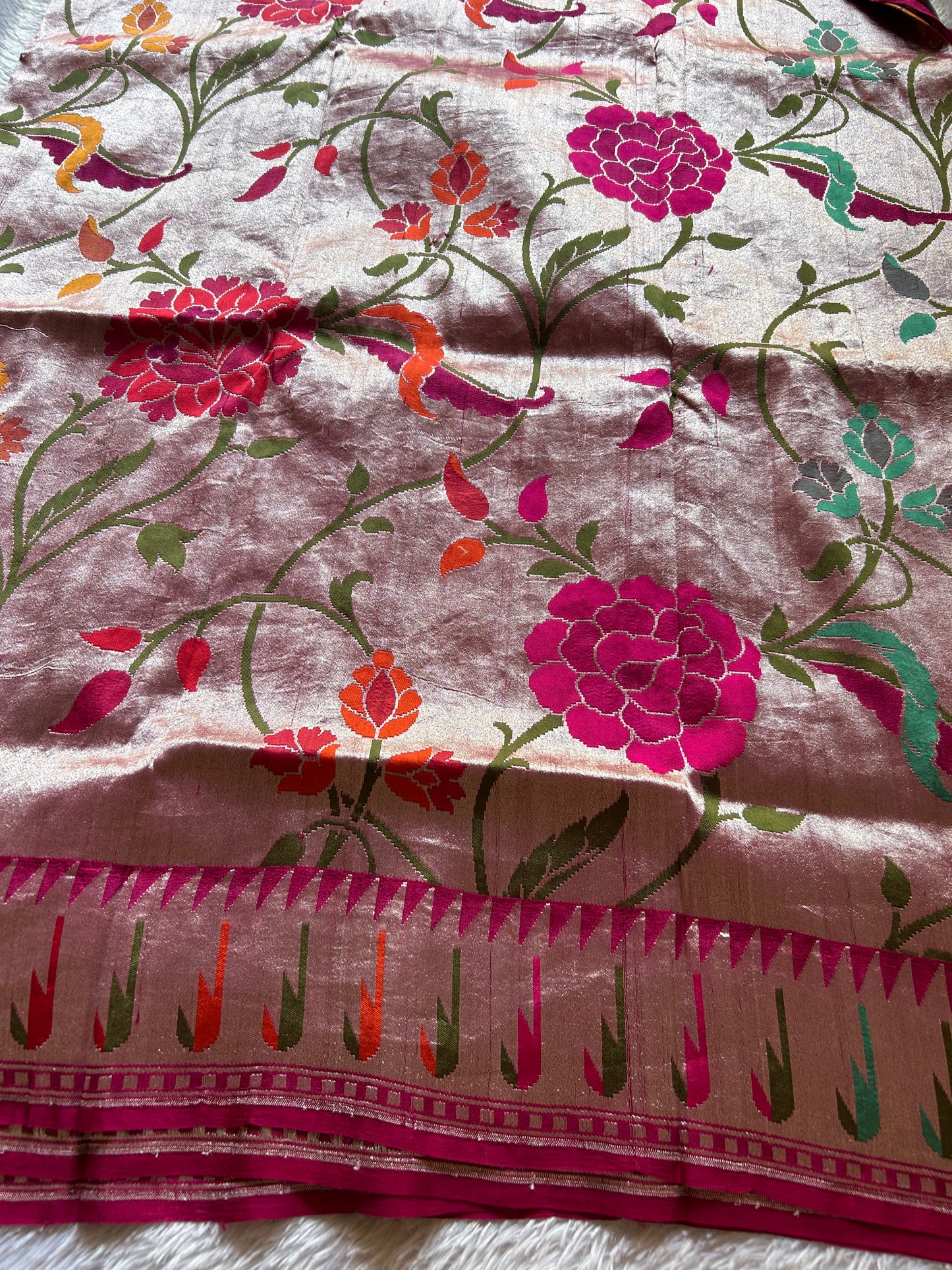 Vaidehi (2D) : Metallic silver-rani pink