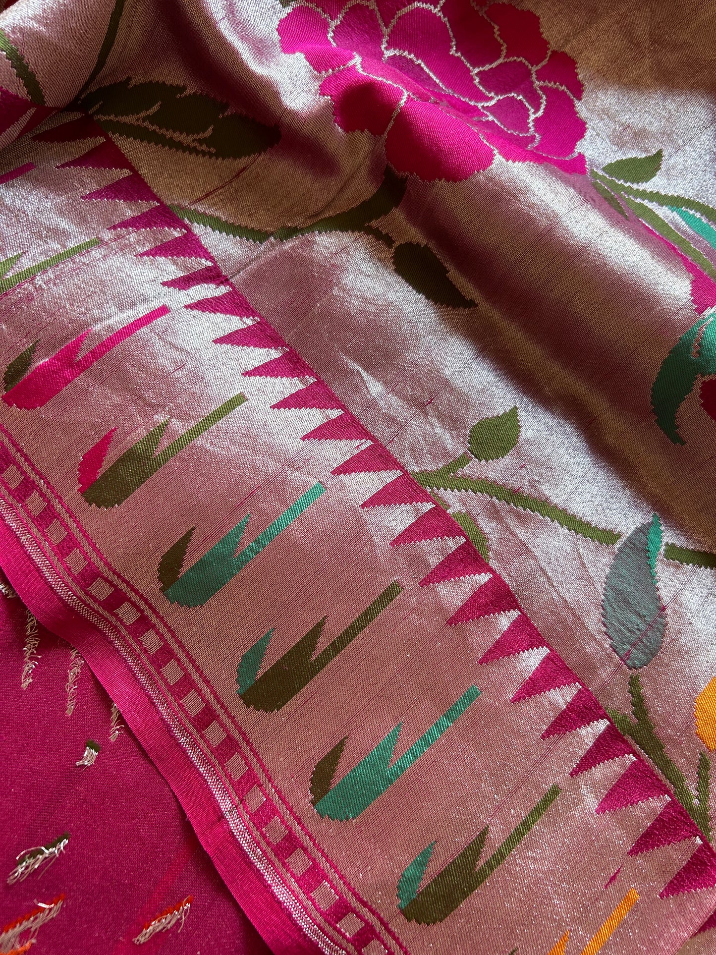 Vaidehi (2D) : Metallic silver-rani pink