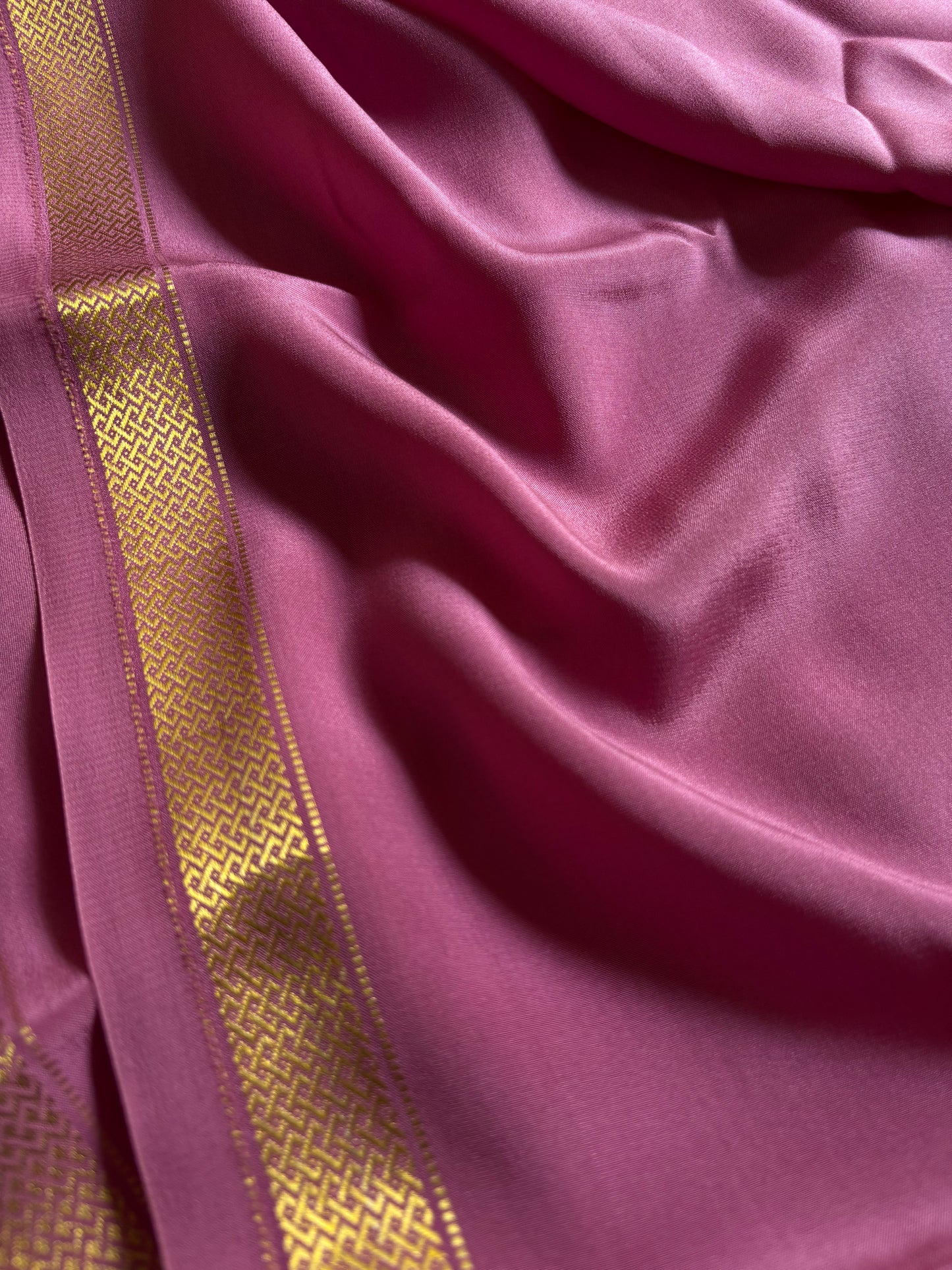 Nivedha : Solid Onion pink