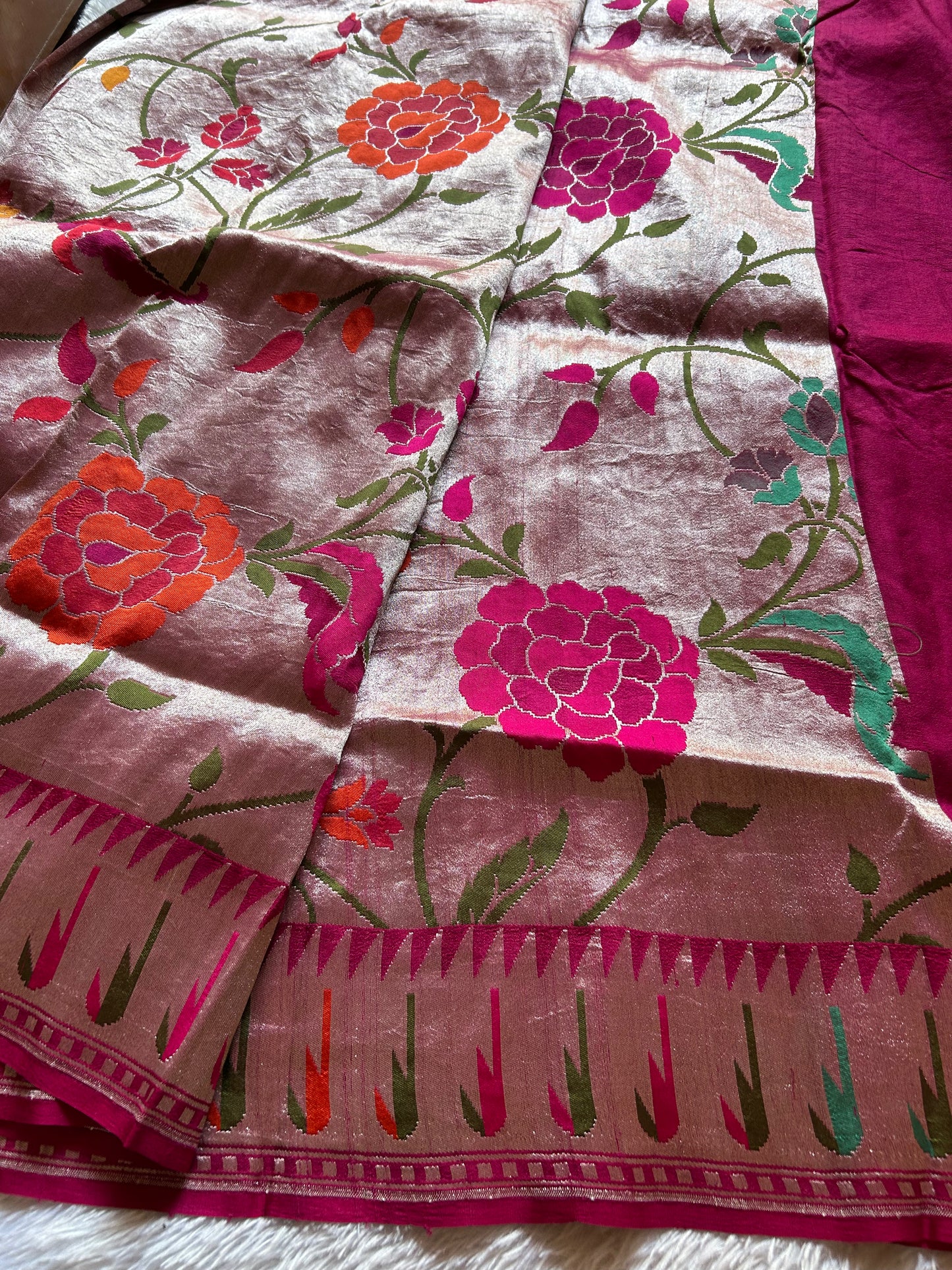 Vaidehi (2D) : Metallic silver-rani pink