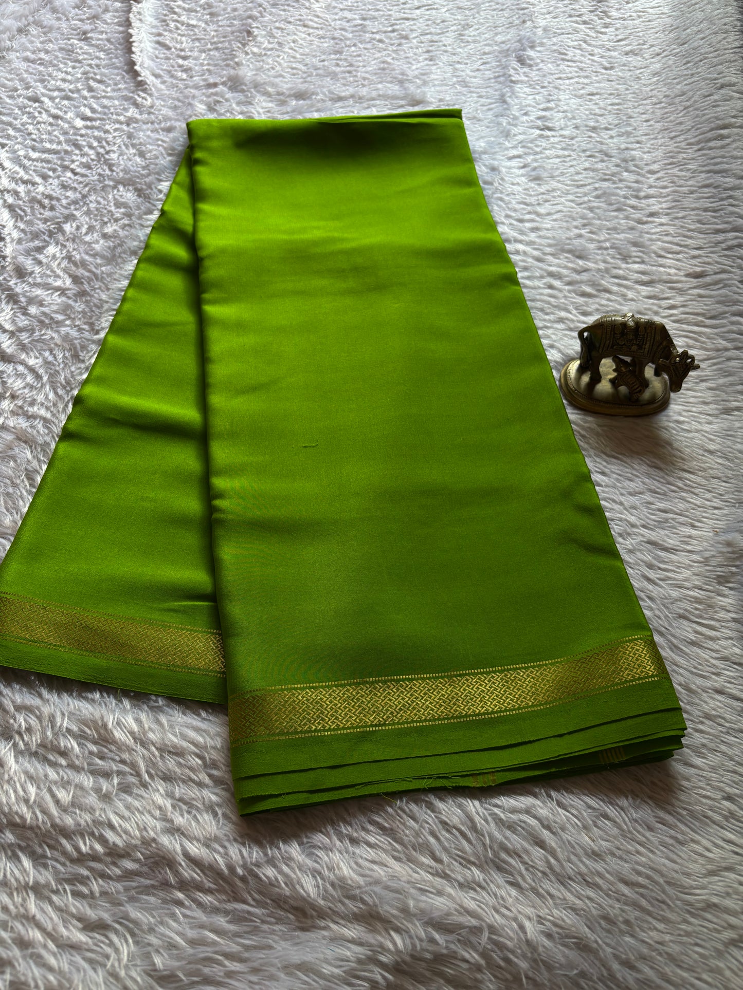 Nivedha : Solid Mehendi green