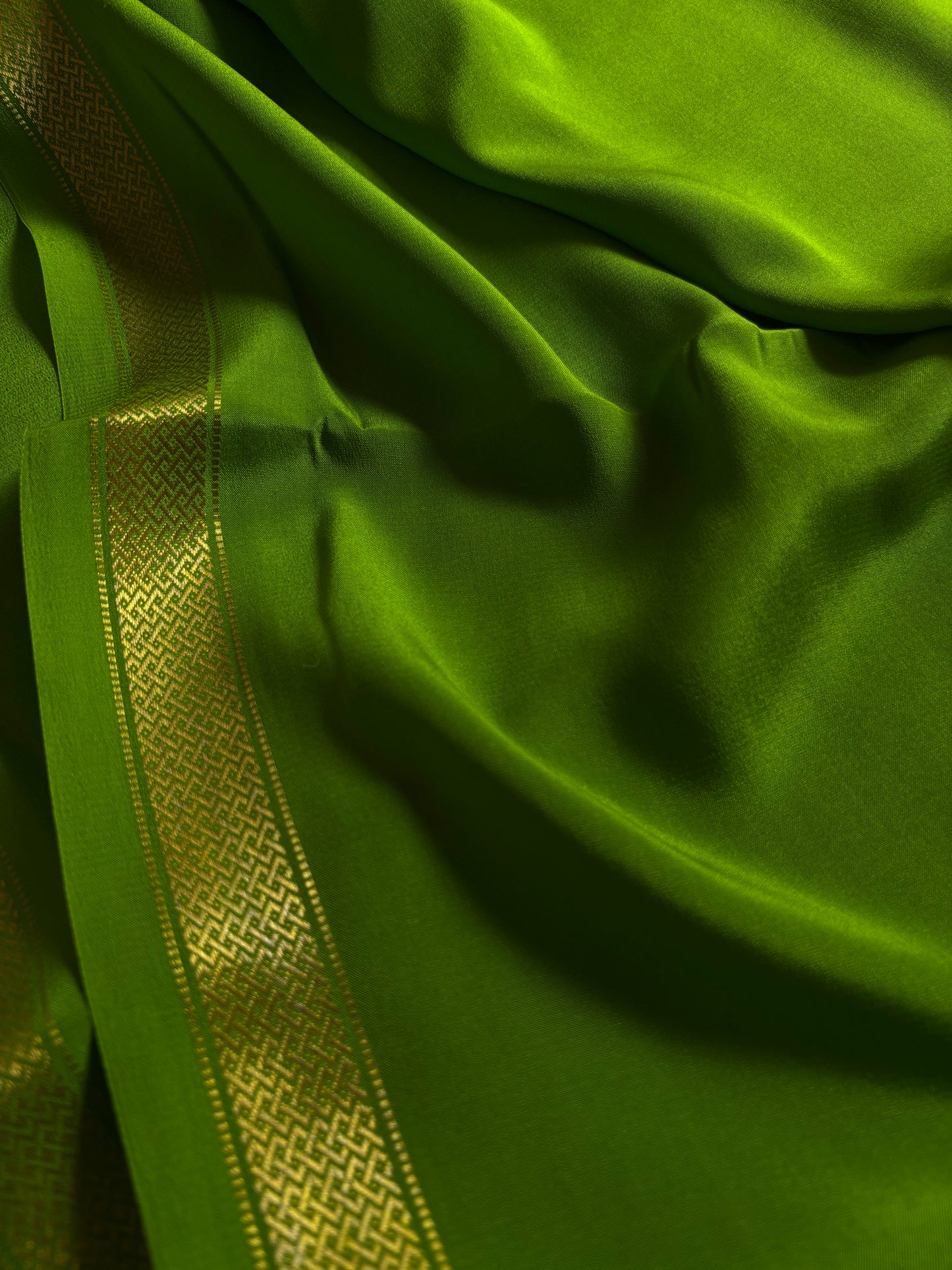Nivedha : Solid Mehendi green
