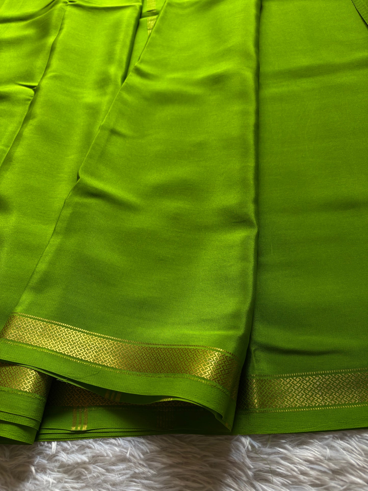 Nivedha : Solid Mehendi green