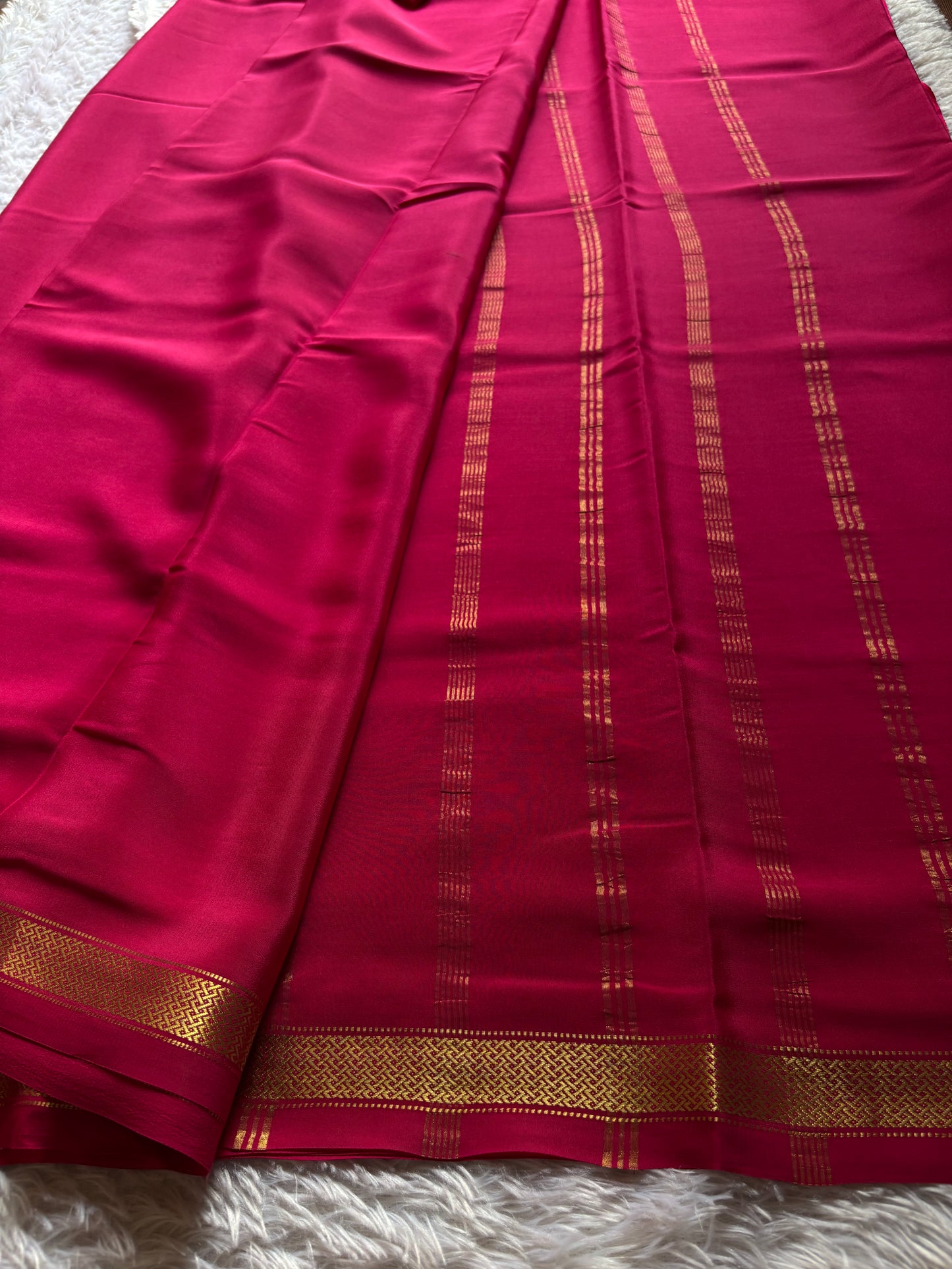 Nivedha : Solid Dark pink